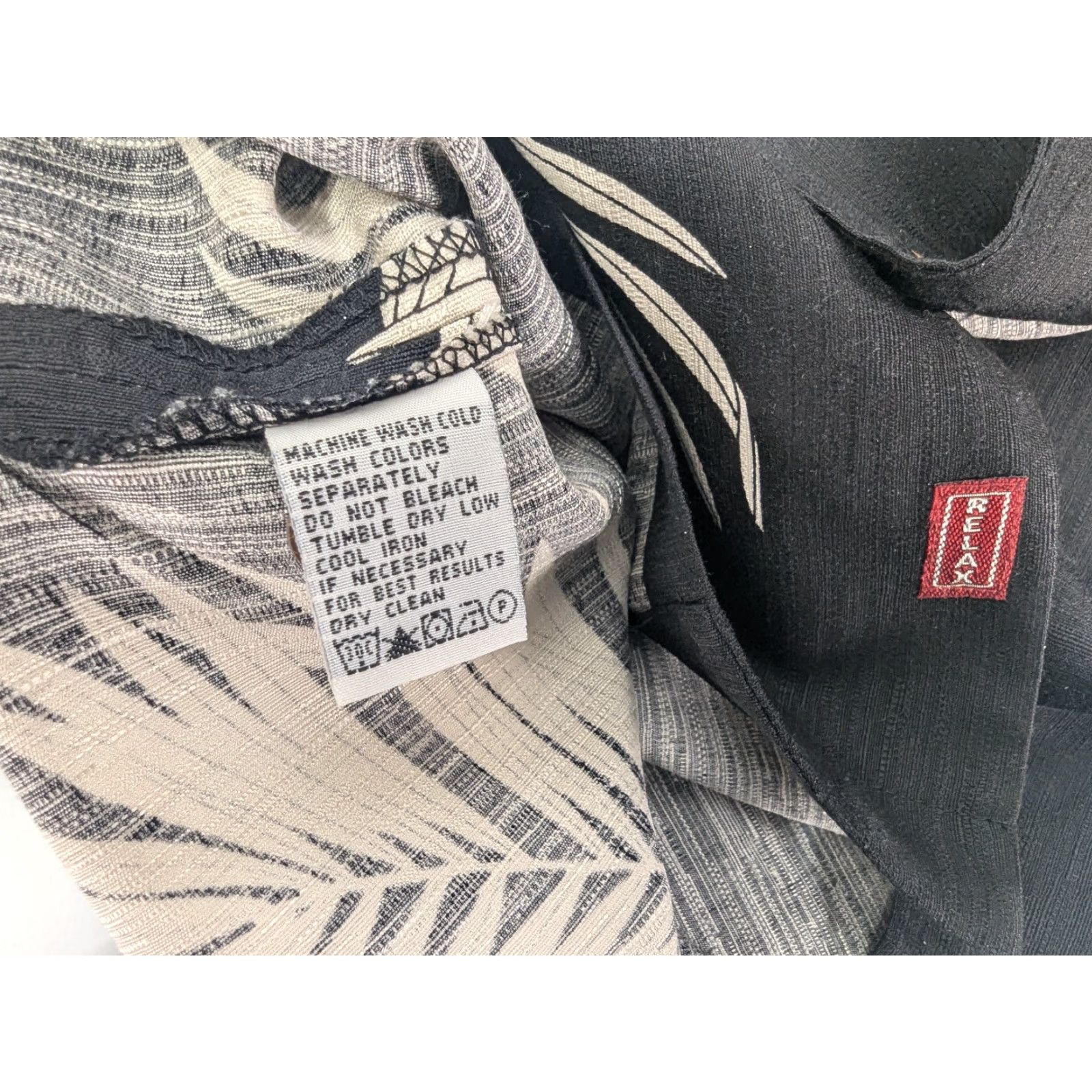 Tommy Bahama Tommy Bahama Camp Silk Shirt L Black Palm AOP Hawaiian Short Sleeve Collared Button-Up Size US L / EU 52-54 / 3 - 7 Thumbnail