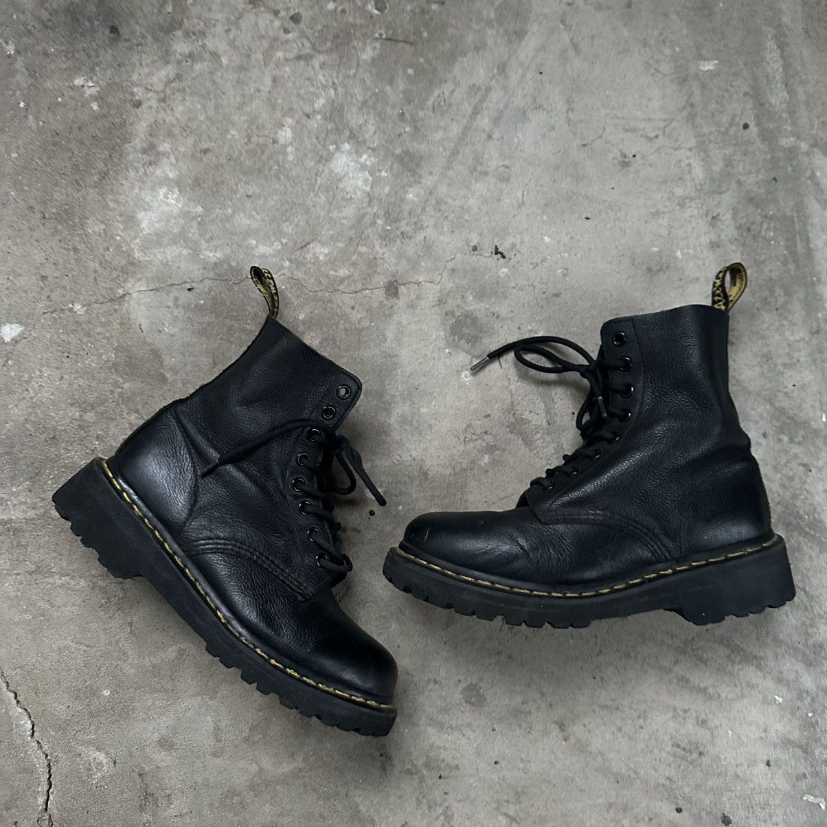 Dr. Martens Dr. Martens, 1460 Women's Smooth Leather Lace Up Boots Size US 7 / IT 37 - 3 Thumbnail