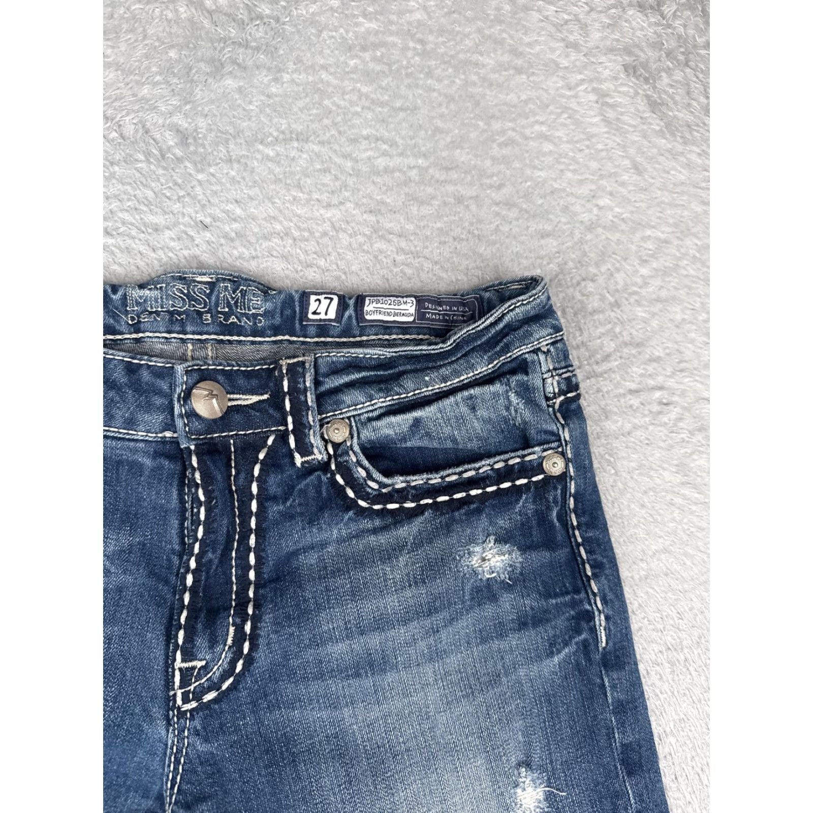 Miss Me Miss Me Shorts Bermuda Womens 27 Denim Blue 9 in Inseam 5-Pocket Stretch Distressed Embroidered Contrast Stitch Vintage No (if not vintage) Size 27" / US 4 / IT 40 - 5 Thumbnail