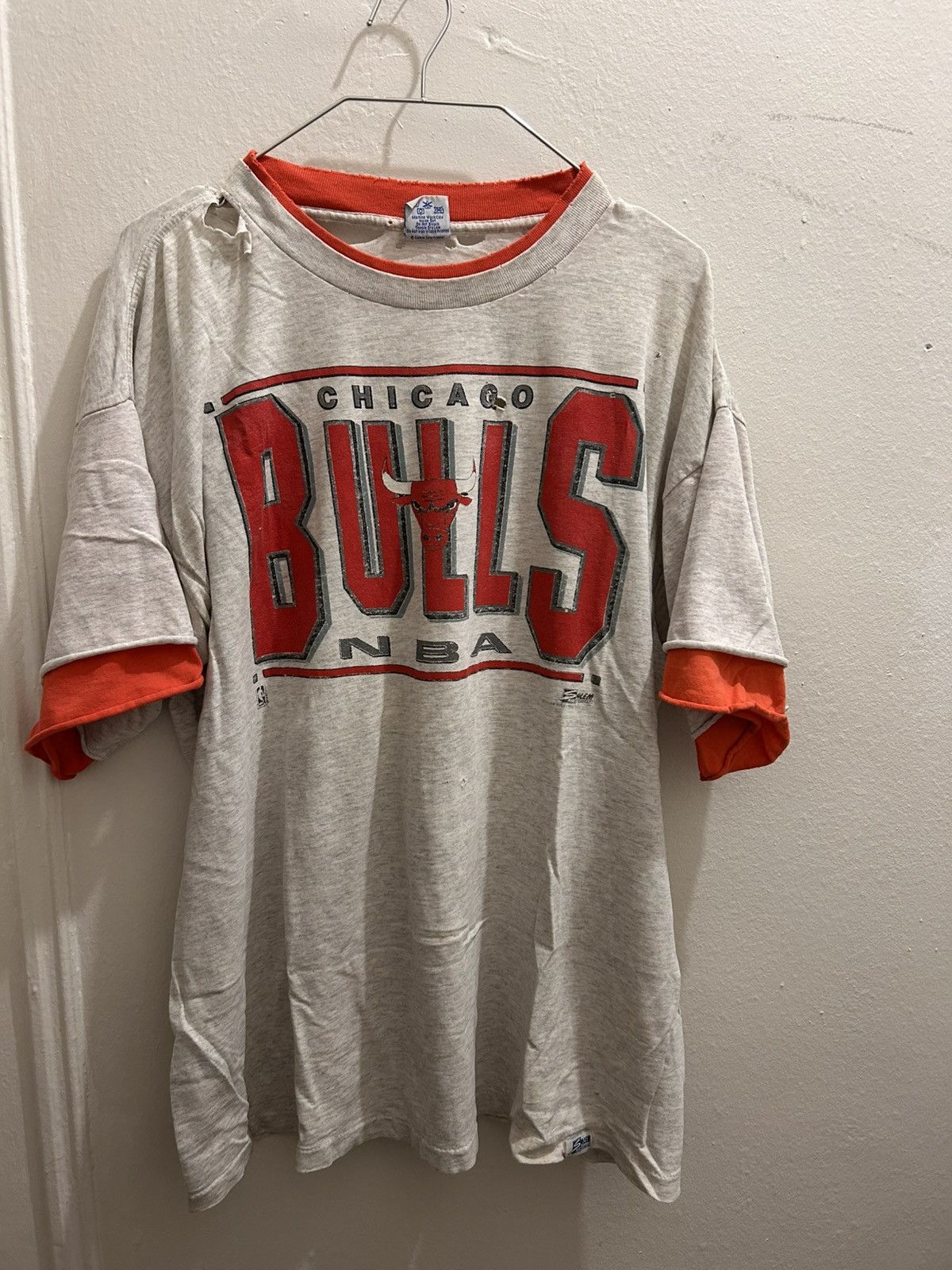 Salem Sportswear Vintage Chicago Bulls Double Layered T-Shirt Size US XL / EU 56 / 4 - 1 Thumbnail