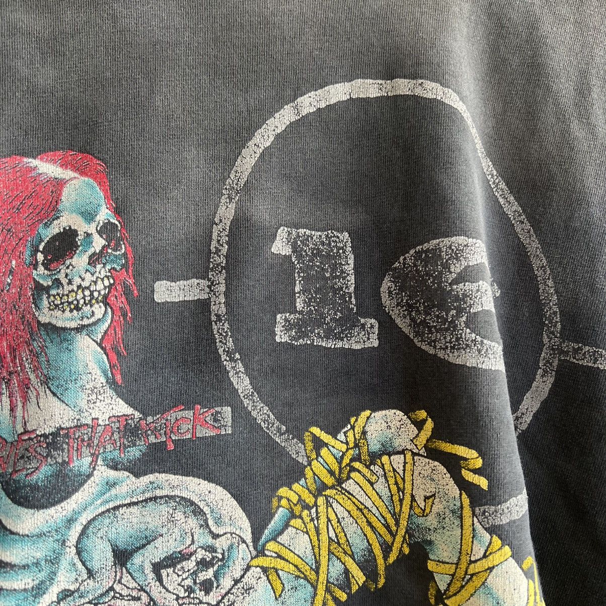 Band Tees VTG ‘90s 16 Curves That Kick Pushead Band Tee Shirt Size US XL / EU 56 / 4 - 5 Thumbnail