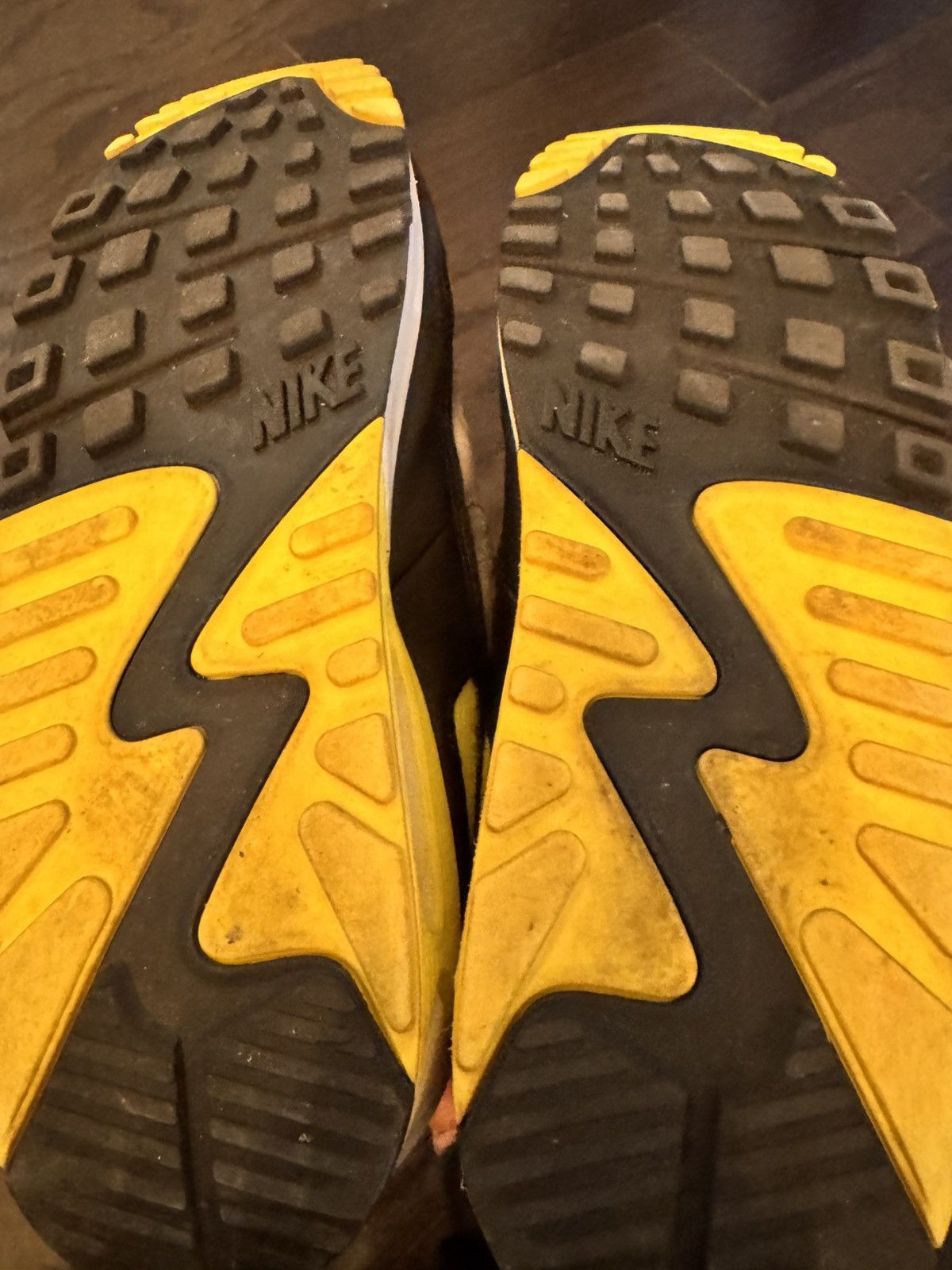 Nike akers Nike Air Max 90 Volt 2020 CD0881-103 Size US 10 / EU 43 - 5 Thumbnail