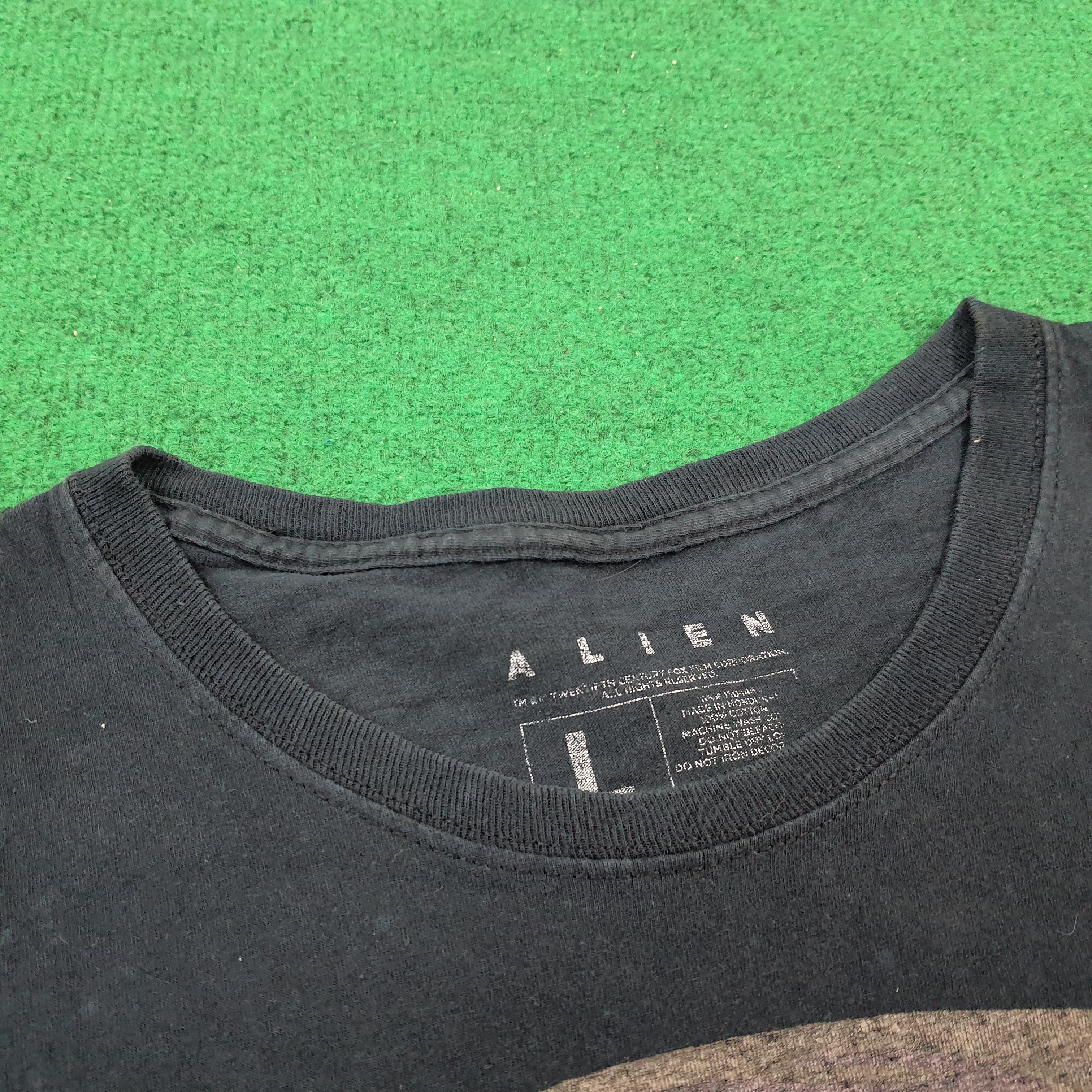 Vintage Vintage Alien American Movie Tshirt Size US L / EU 52-54 / 3 - 4 Thumbnail