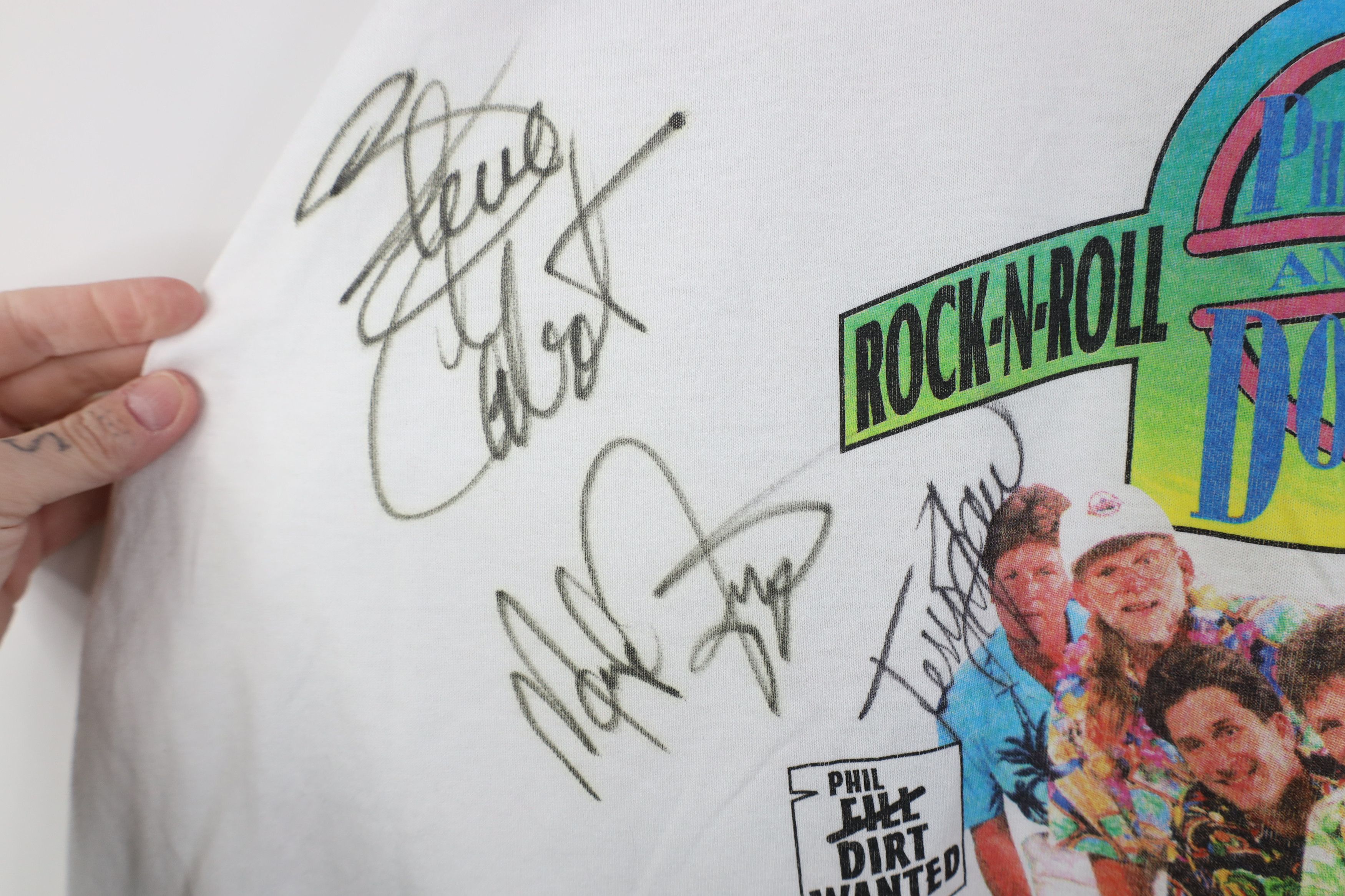 Vintage Vintage 90s Autographed Phil Dirt and the Unearthed T-Shirt Size US XXL / EU 58 / 5 - 7 Thumbnail