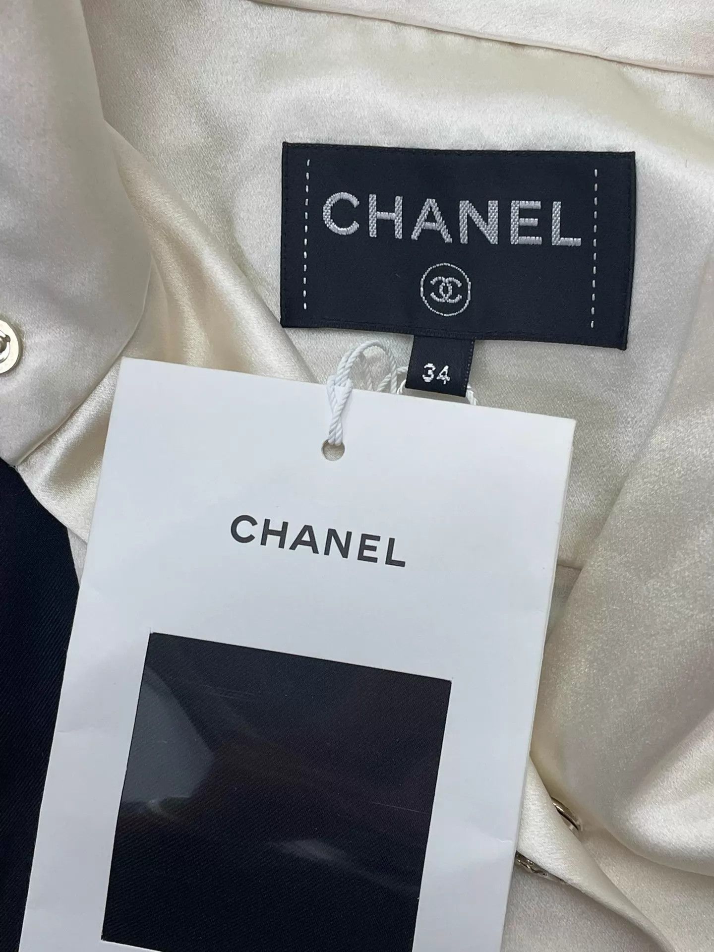 Chanel Chanel Color Blocked Logo Sleeveless Silk Shirt Size XS / US 0-2 / IT 36-38 - 4 Thumbnail