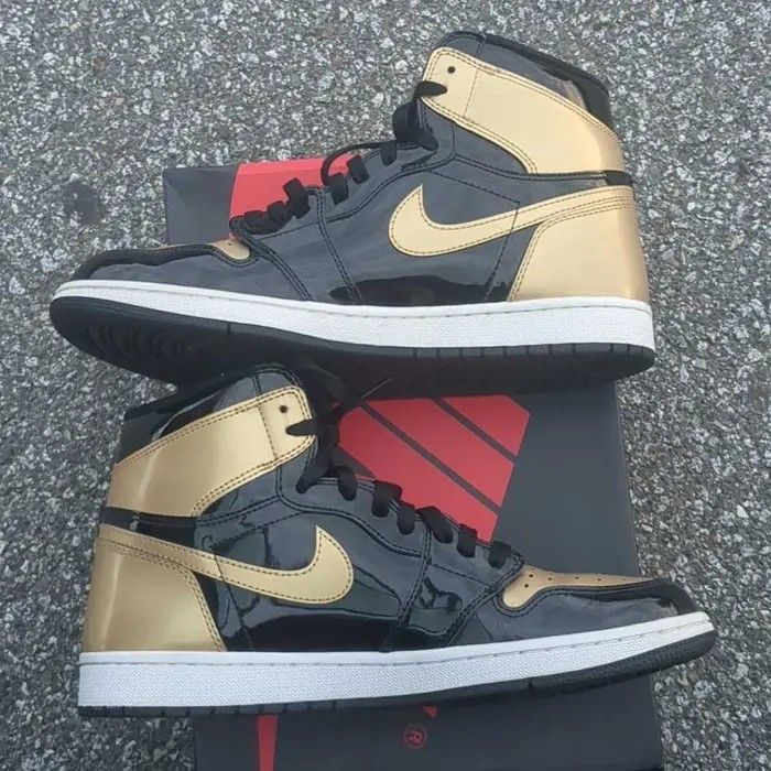 Nike Jordan 1 Retro High OG Gold Toe 861428 007 Size 11 US Men Size US 11 / EU 44 - 2 Thumbnail