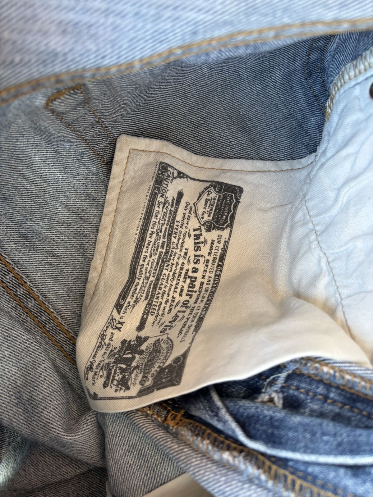 Levi's LEVIS 501 STRAIGHT LEG BUTTON DISTRESSED DENIM JEANS Size US 29 - 11 Thumbnail