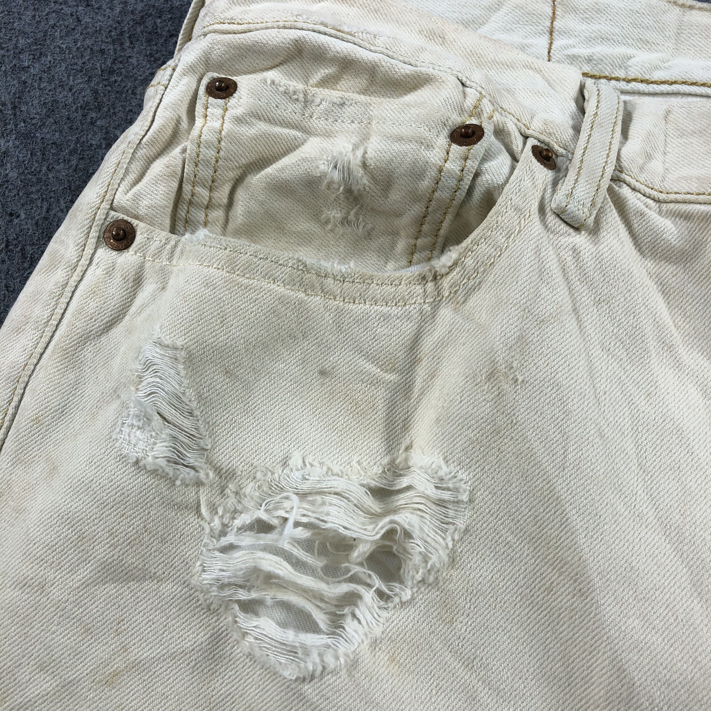 Levi's Vintage Levis 501 Jeans-J2247 Size US 37 - 12 Thumbnail