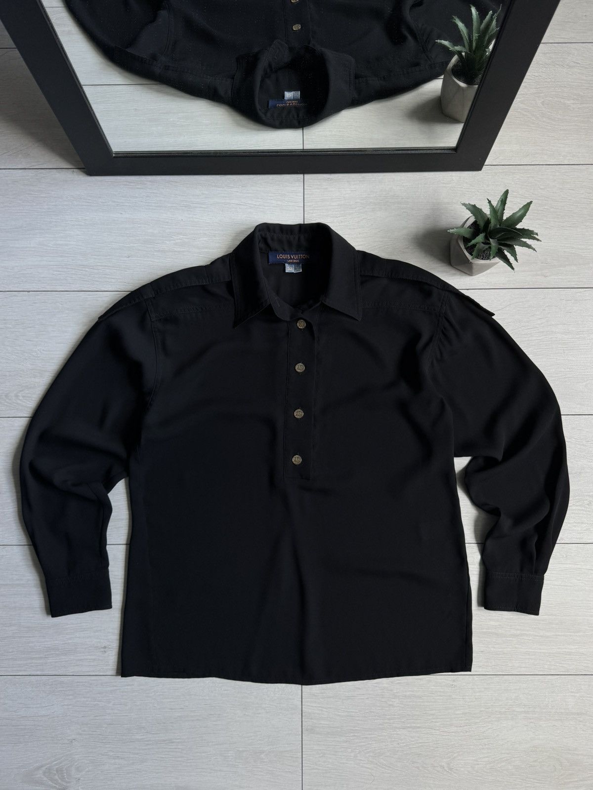 Louis Vuitton Louis Vuitton Uniforms Gold Button Up Blouse Size M / US 6-8 / IT 42-44 - 1 Thumbnail