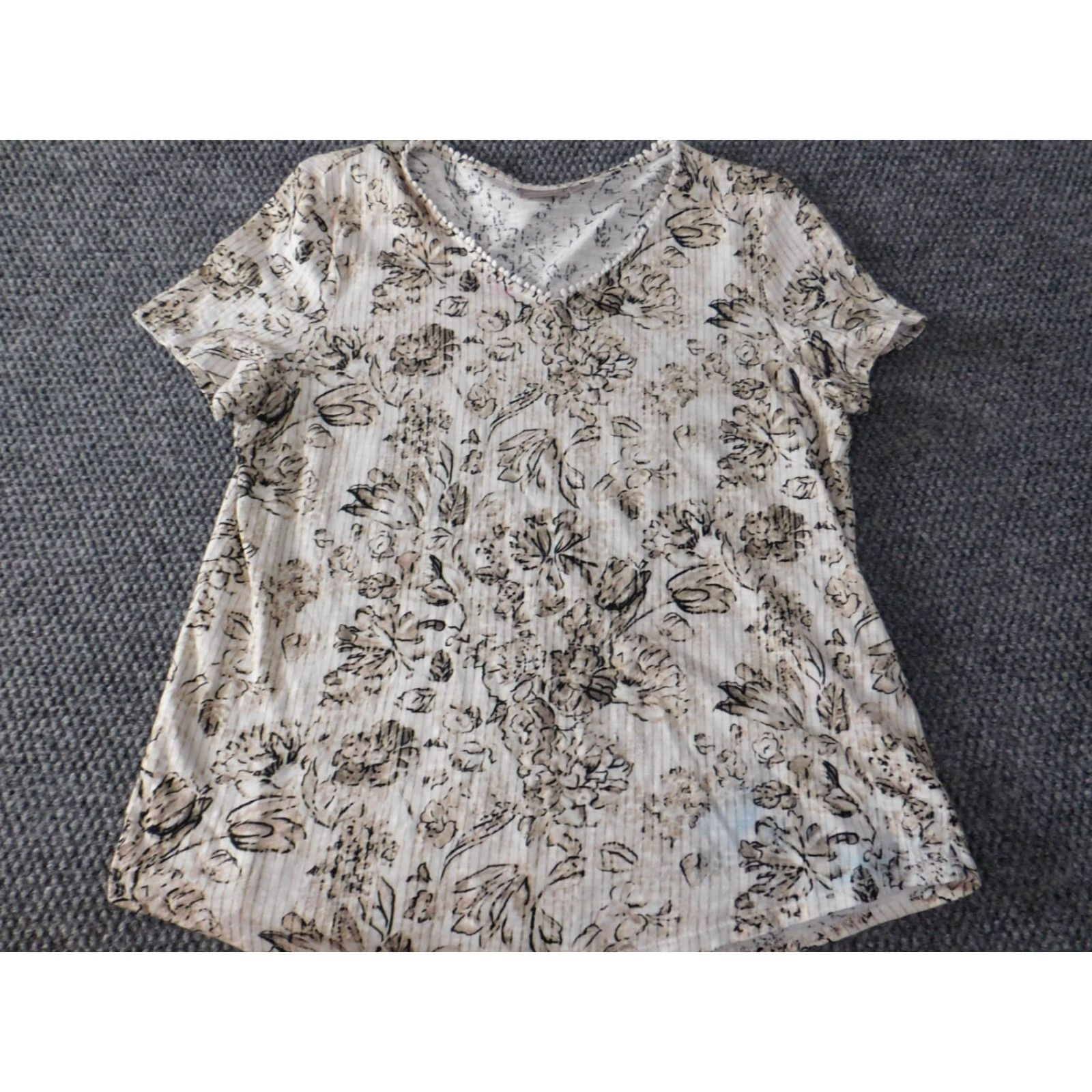 Vintage Chicos Blouse Shirt Womens V-Neck Beige Floral Stretch 100% Cotton Short Sleeve Pullover Regular Size 1 Classic Base Casual Men/Women? Size XS / US 0-2 / IT 36-38 - 2 Thumbnail