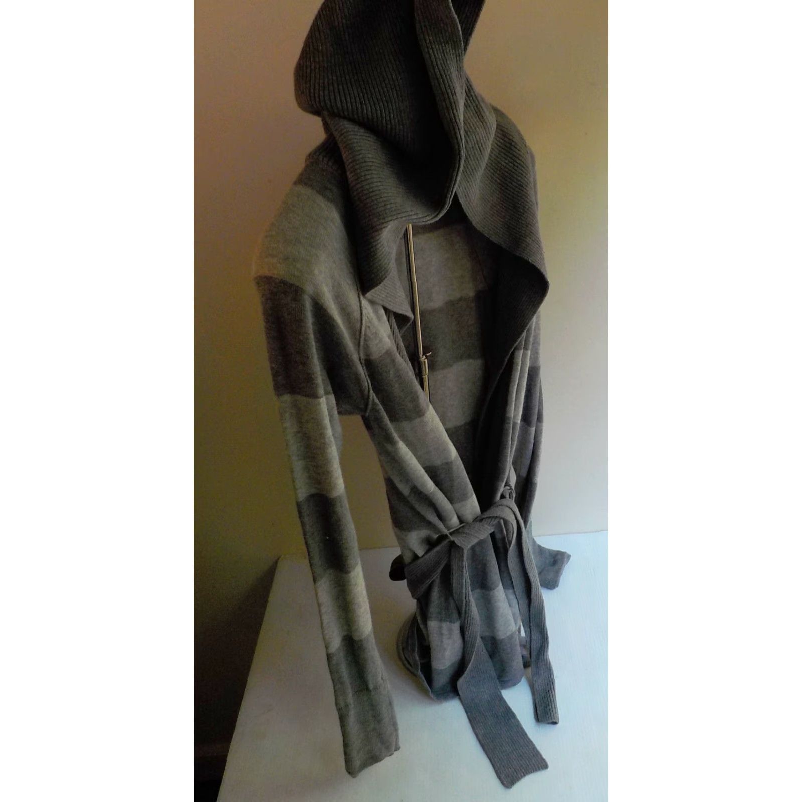 Armani Exchange VINTAGE Armani Exchange Belted Hooded Cardigan Sweater Striped Gray 2 Tones SZ S Womens Cardigan Belted Hooded 100% Cotton Size S / US 4 / IT 40 - 3 Thumbnail