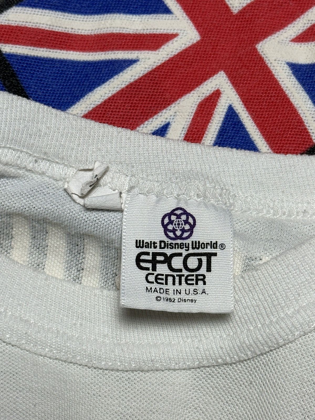 Disney Vintage 1982 Mickey Mouse Walt Disney World Epcot Flag Tee Size US M / EU 48-50 / 2 - 16 Thumbnail