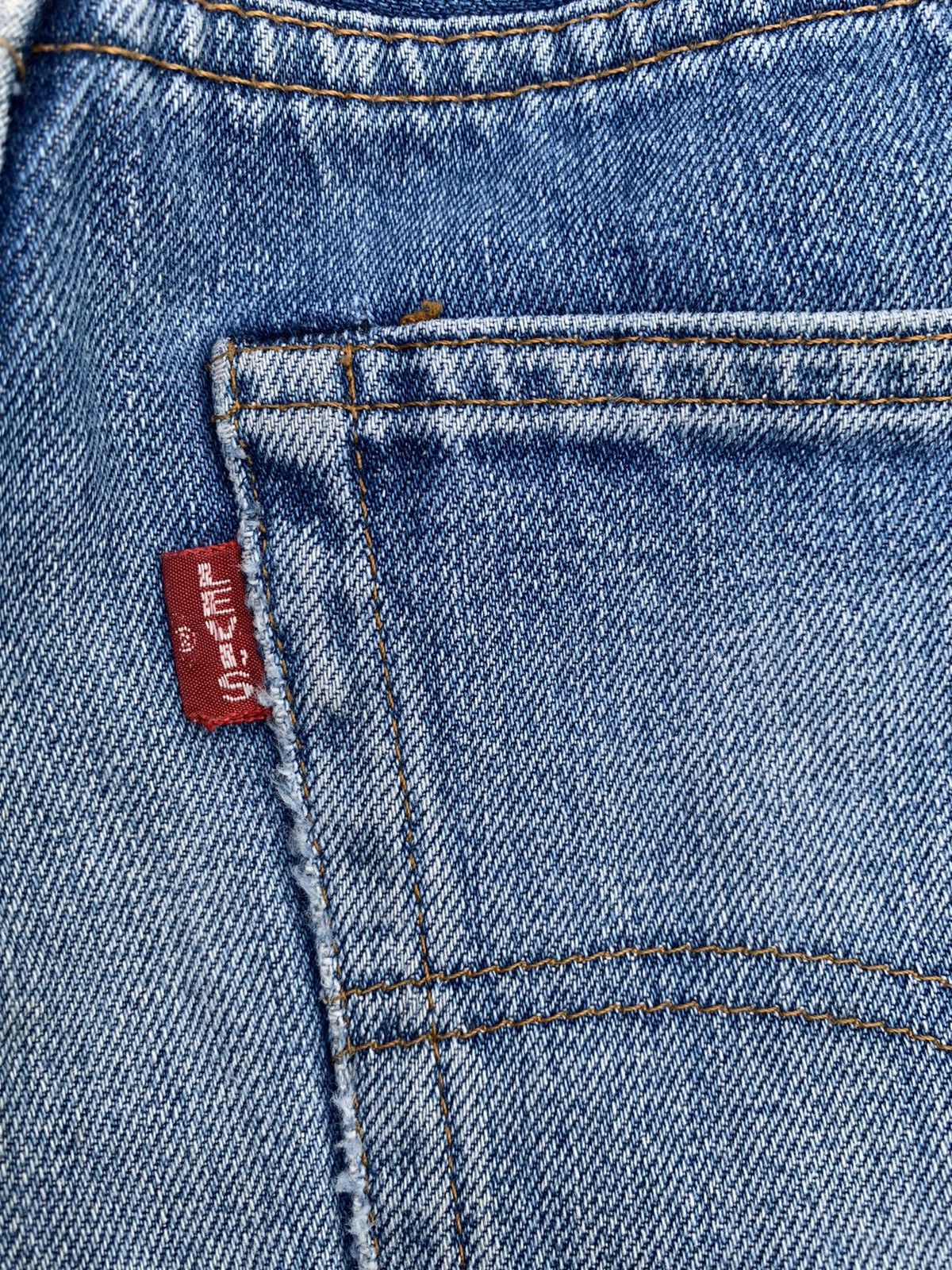 Levi's VINTAGE LEVIS 501 BIG E 555 SELVEDGE FADED DISTRESSED DENIM Size US 29 - 14 Thumbnail