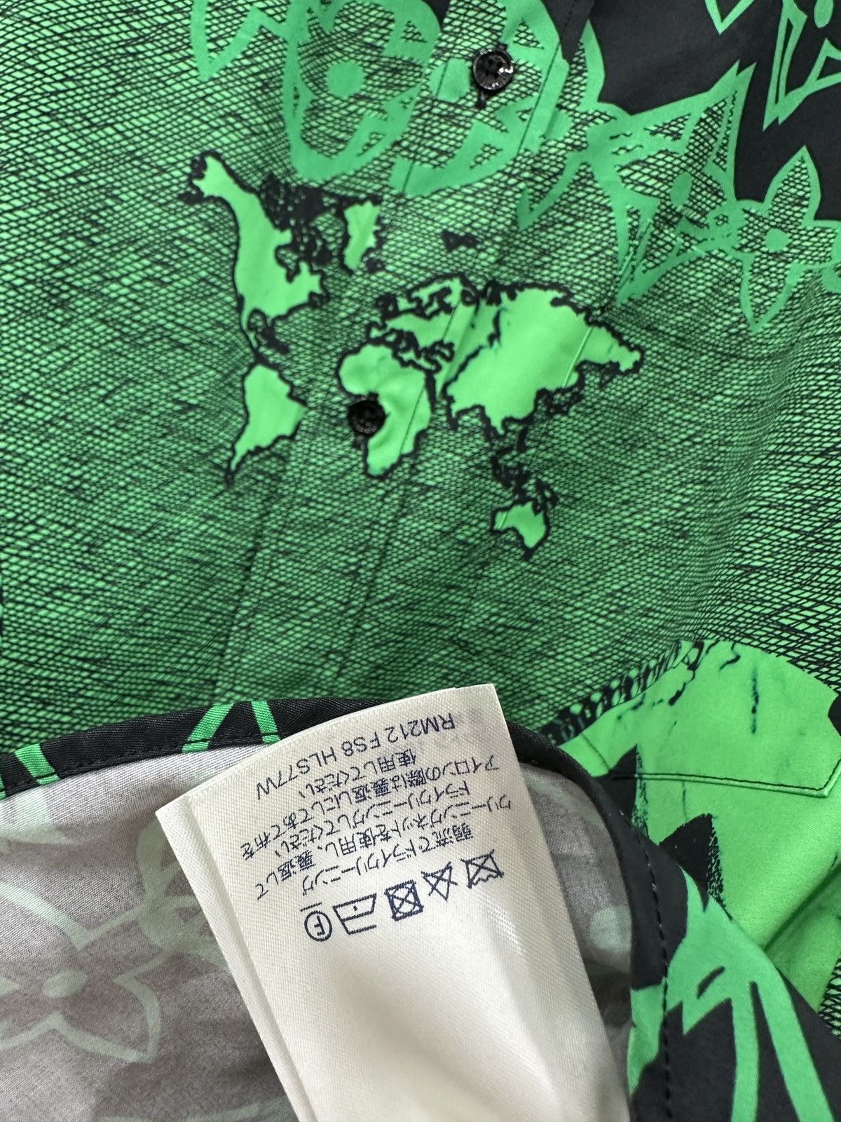 Louis Vuitton wax oversized print shirt Size US L / EU 52-54 / 3 - 5 Thumbnail