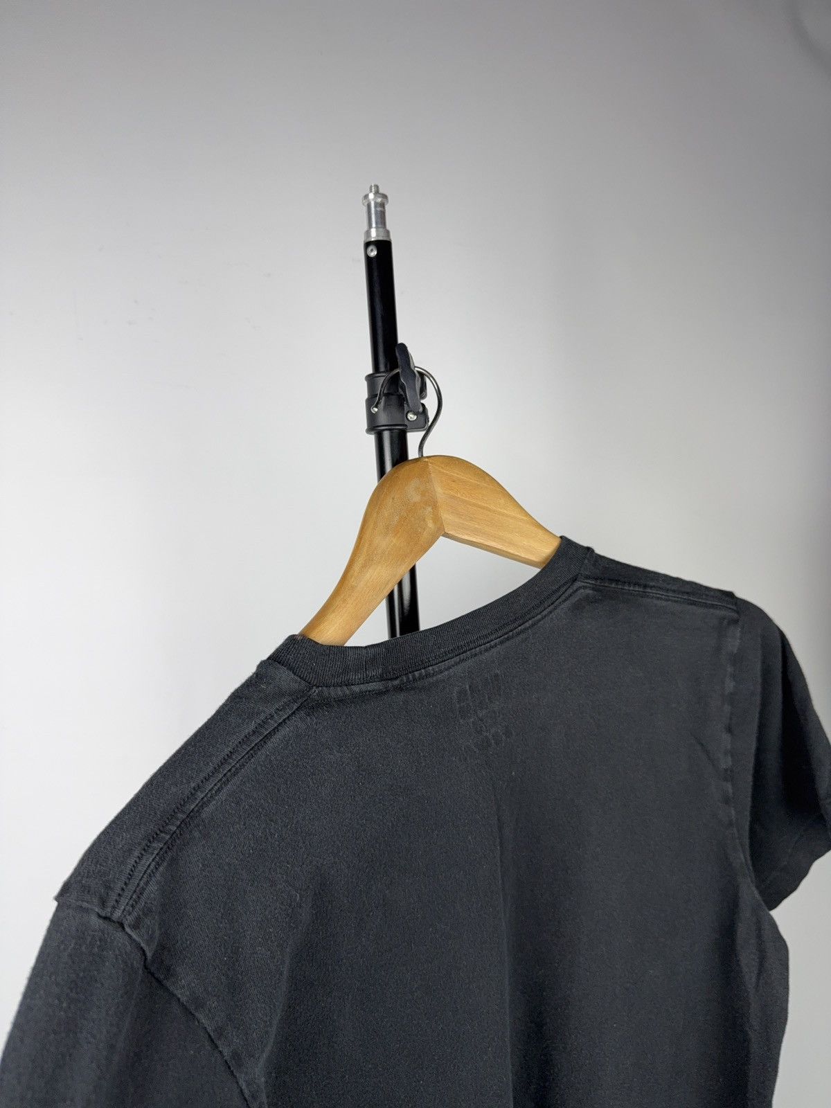 Uniqlo 00s Uniqlo UT KAWS SKATE SK8 Logo Graphic T-Shirt Black XS Size US XS / EU 42 / 0 - 12 Thumbnail