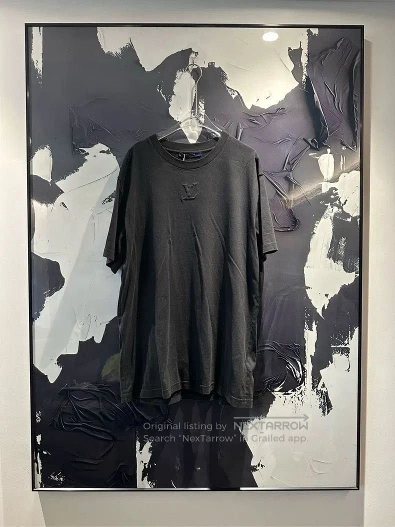 Louis Vuitton LOUIS VUITTON Logo Solid Short Sleeve T-shirt. Size US L / EU 52-54 / 3 - 1 Thumbnail