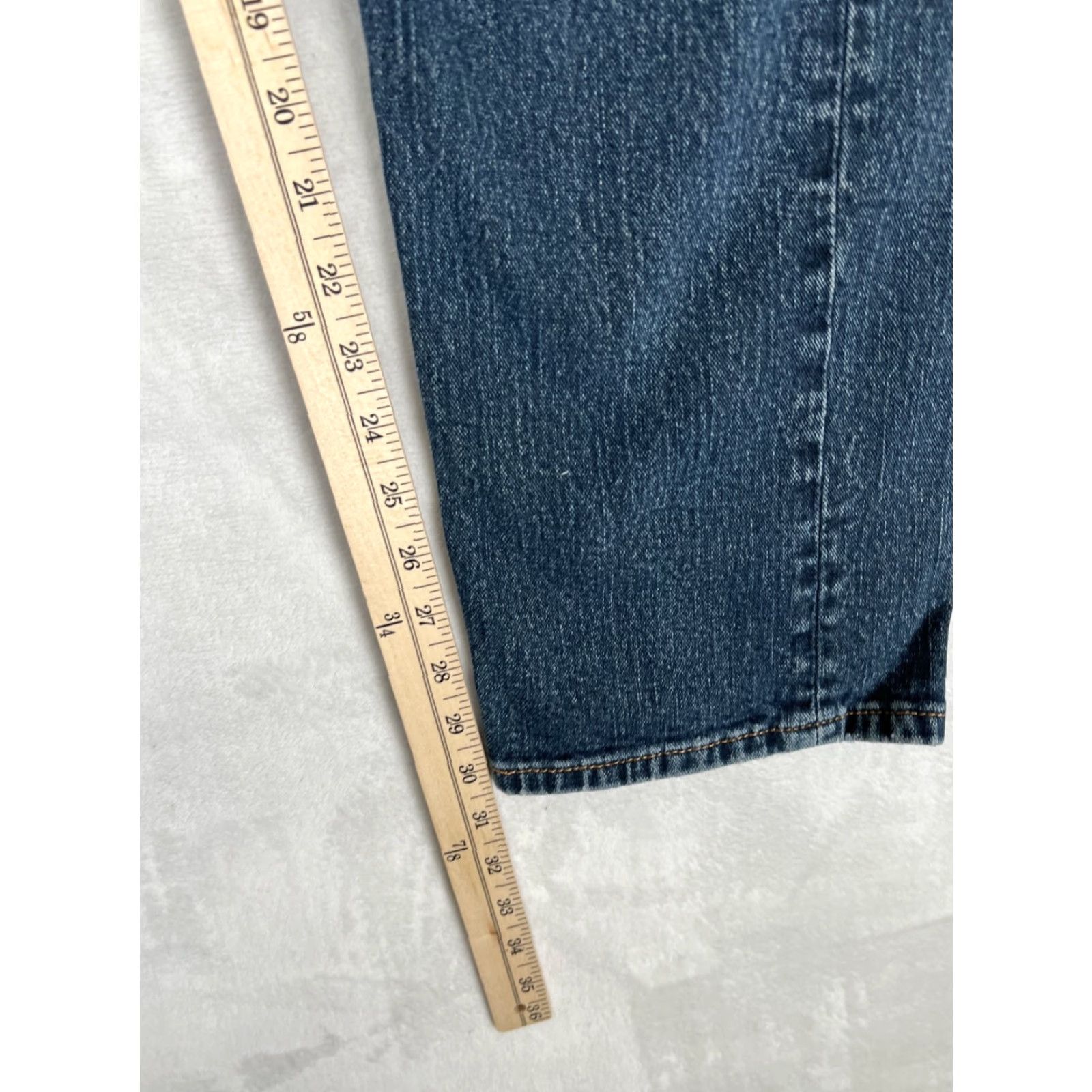 Levi's VINTAGE Levi’s 505 Jeans Blue Denim 32x30 Medium Wash Regular Fit 5-Pocket Men Mens USA 90s Mexico 100% Cotton Taper Straight Size US 32 / EU 48 - 4 Thumbnail