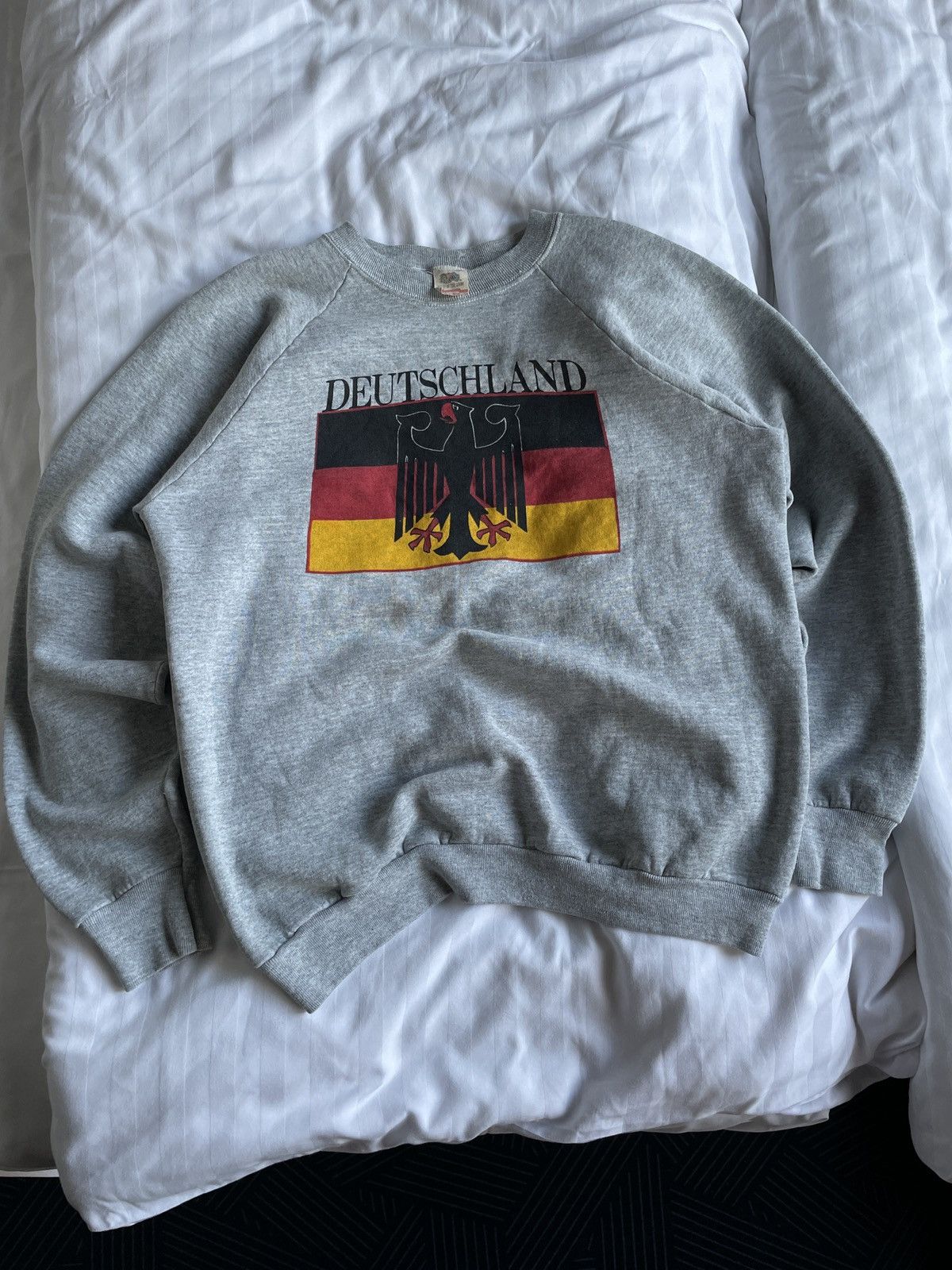Vintage Vintage 90s Deutschland Germany Flag Eagle Sweatshirt Size US XL / EU 56 / 4 - 1 Thumbnail