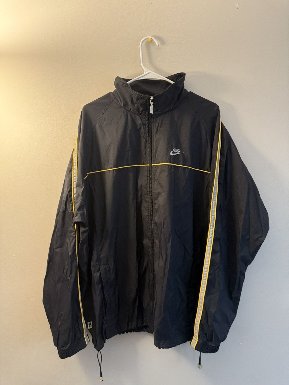 Nike Vintage Nike Windbreaker Black & Yellow Size US XL / EU 56 / 4 - 1 Thumbnail