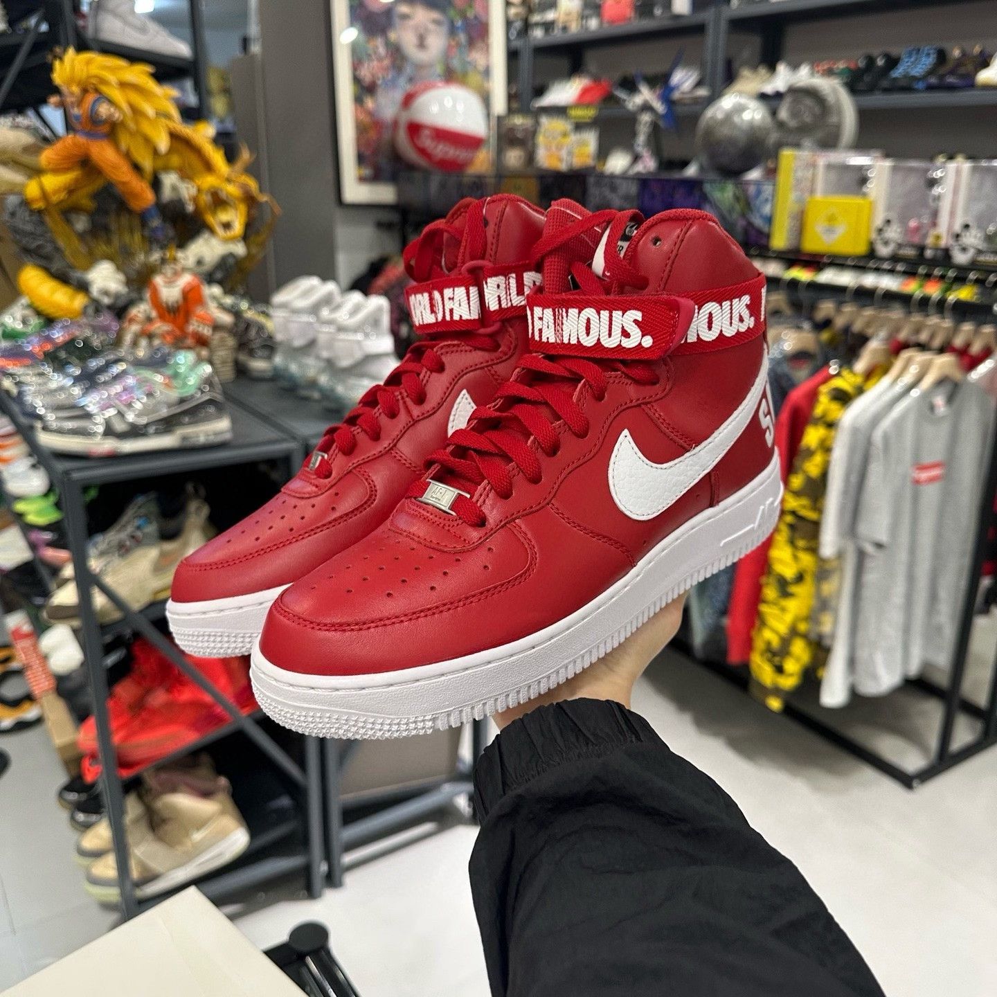 Nike Nike Red Lowtop Sneakers 9 Men Size US 9 / EU 42 - 1 Thumbnail