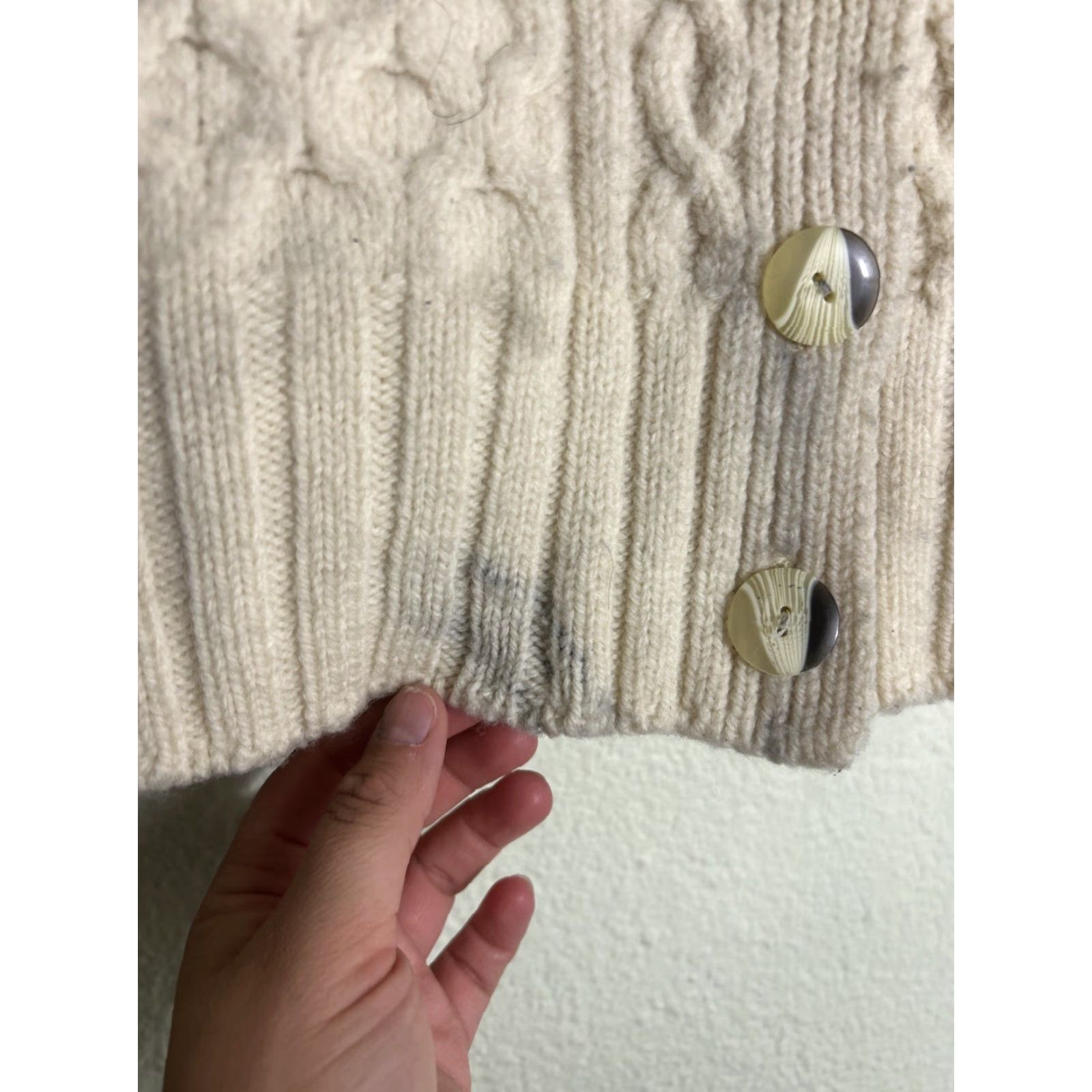 Vintage VINTAGE Aran Crafts Ireland Cardigan Womens Medium Wool Ivory Button Knit Size M / US 6-8 / IT 42-44 - 3 Thumbnail