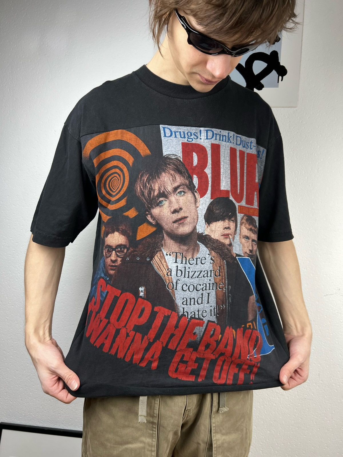 Band Tees Vintage 90s Blur Band T-shirt drugs drink Size US L / EU 52-54 / 3 - 11 Thumbnail