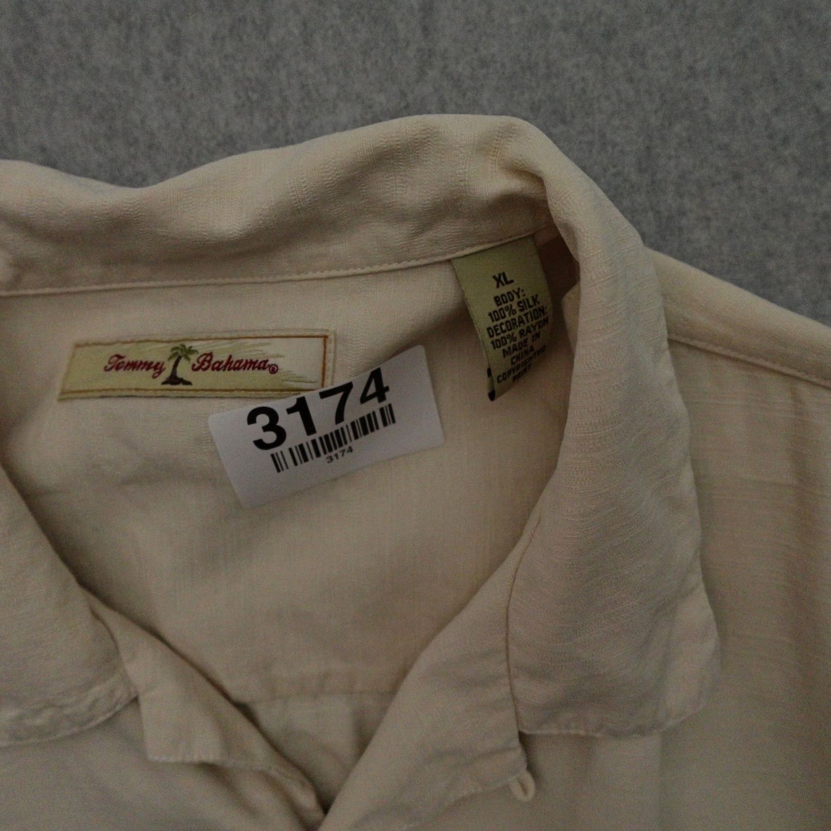 Tommy Bahama TOMMY BAHAMA Shirt Mens XL Beige Silk Hawaiian Camp Off The Deep End 29x23 Size US XL / EU 56 / 4 - 4 Thumbnail