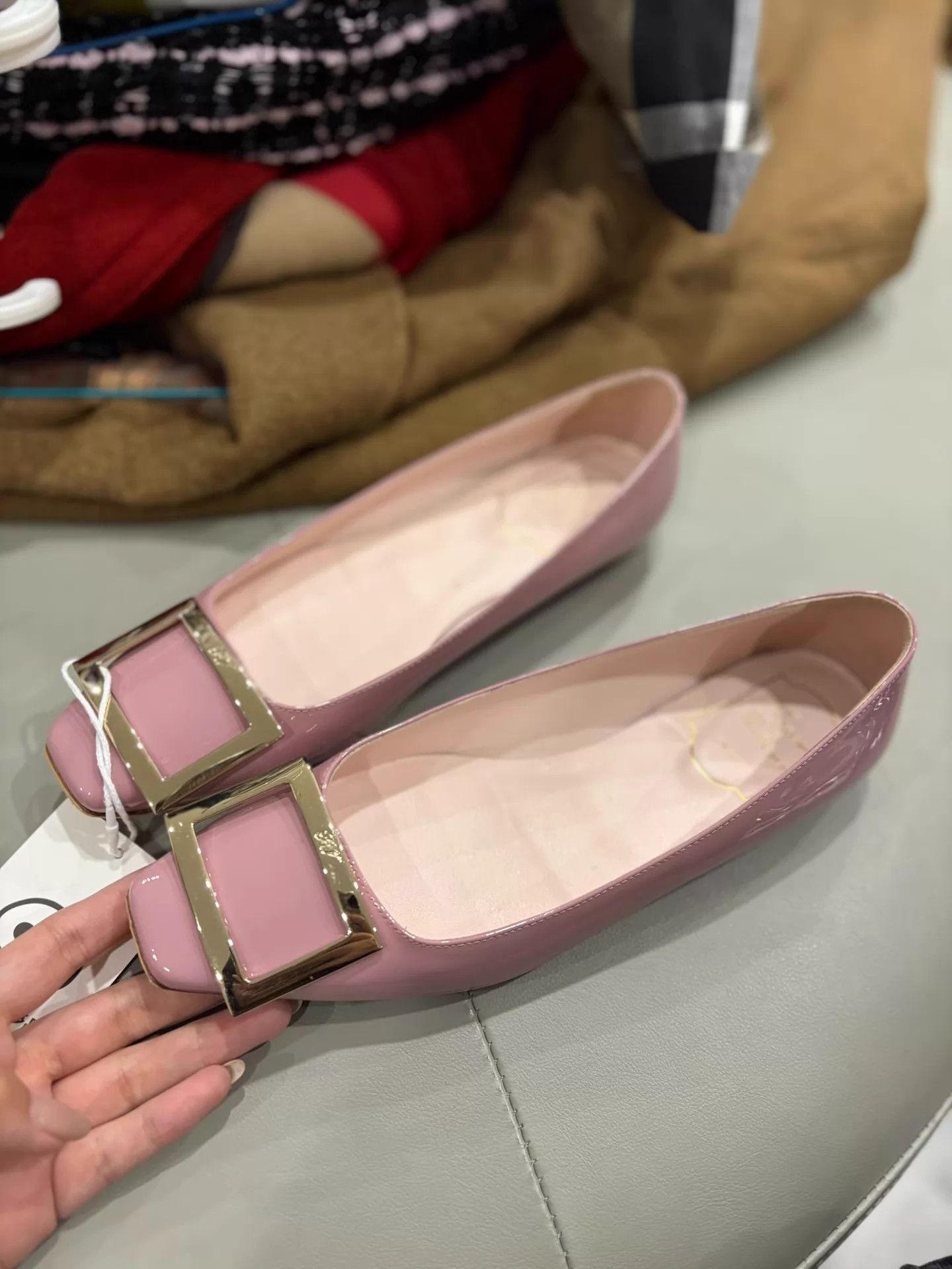 Roger Vivier RV sakura pink & champagne gold patent leather mule Size US 6 / IT 36 - 2 Thumbnail