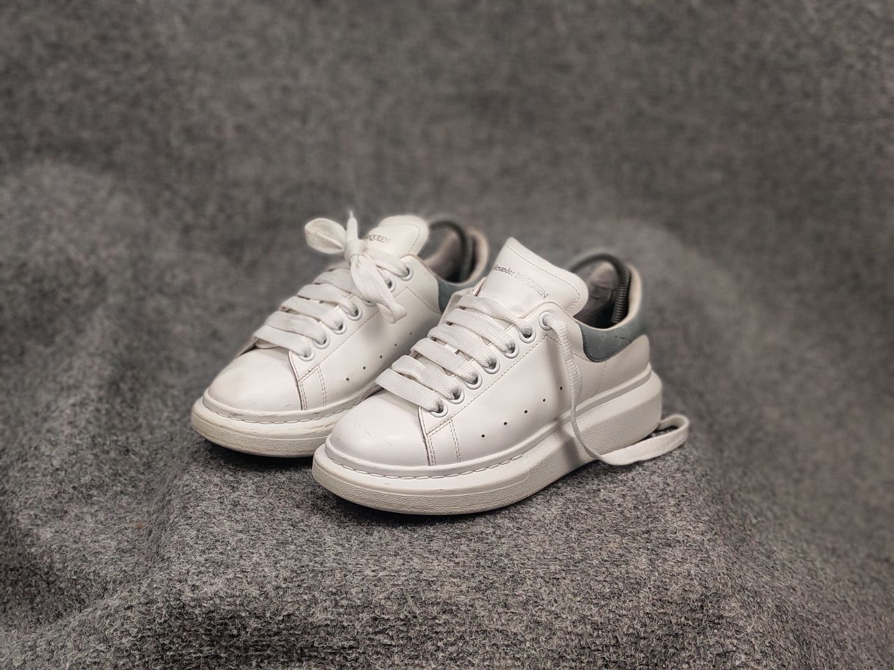 Alexander McQueen Alexander McQueen Oversized Leather Sneaker WhitePowder Blue Size US 8 / IT 38 - 6 Thumbnail