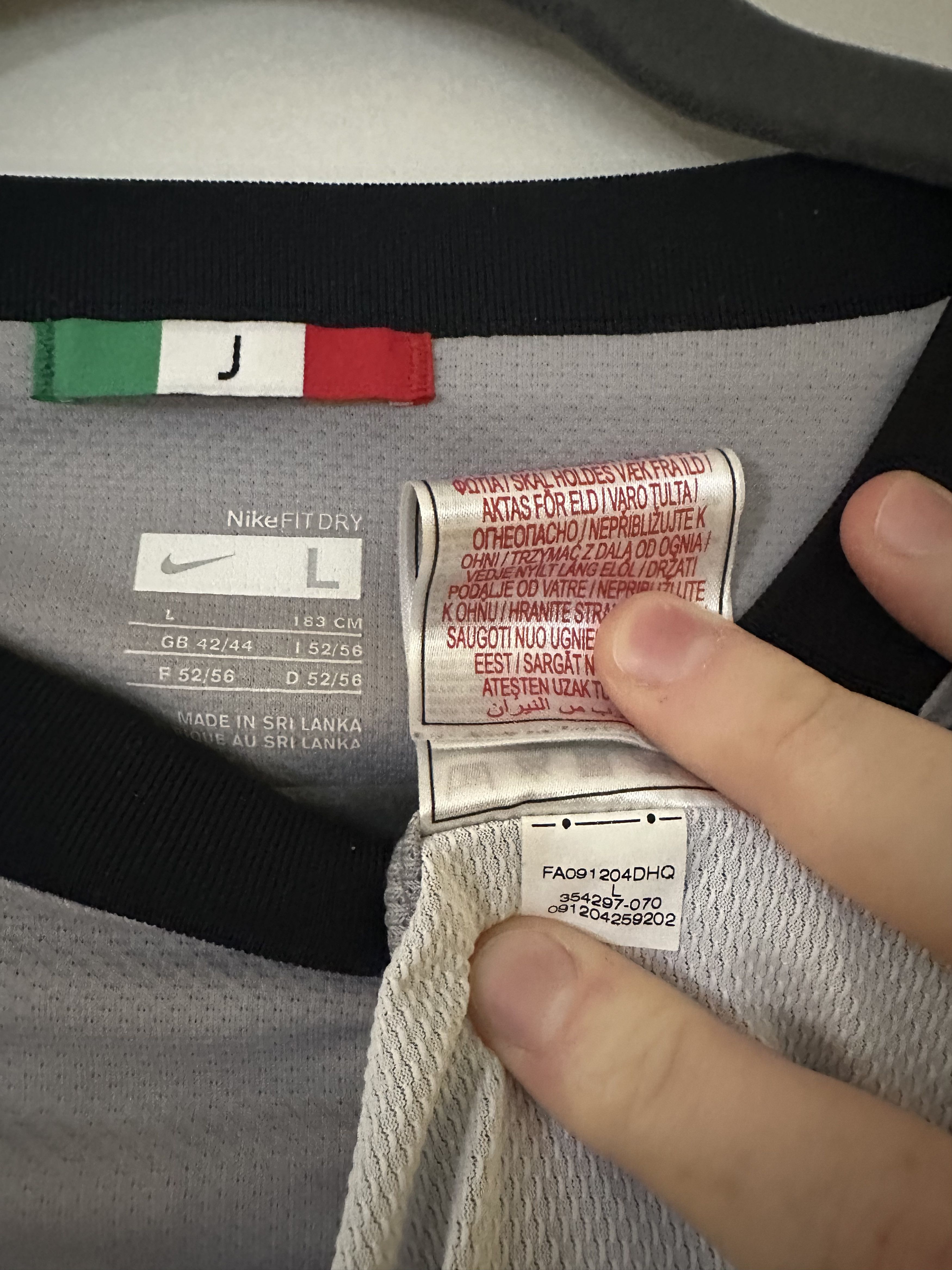 Nike Trezeguet #17 Juventus 2009/10 Away Large w/ Patches Size US L / EU 52-54 / 3 - 3 Thumbnail