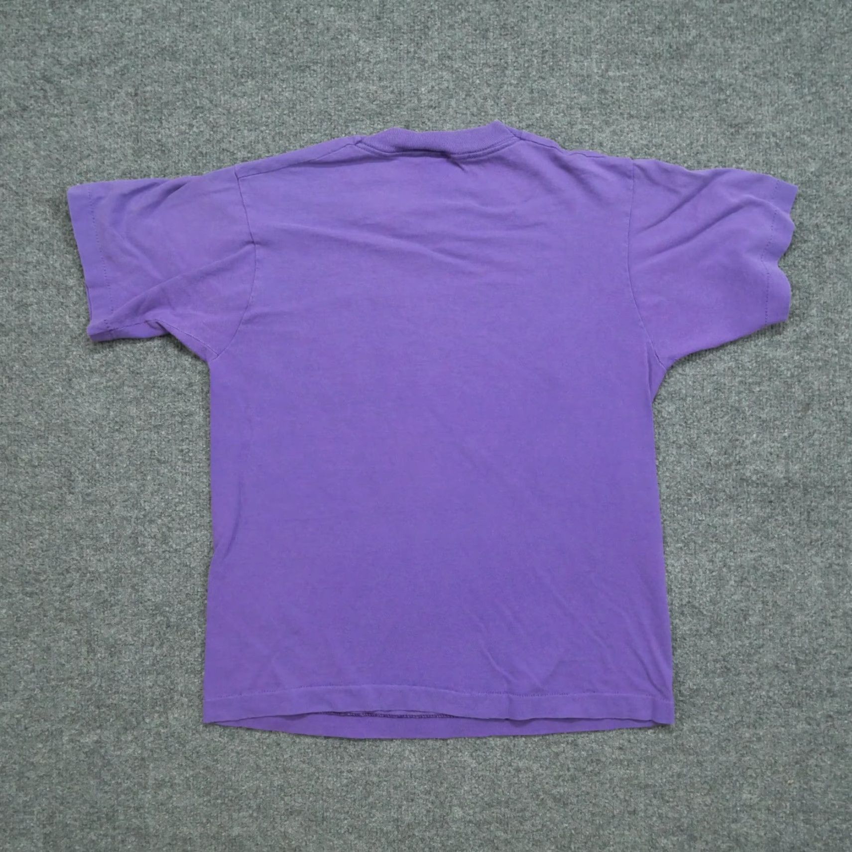 Fruit Of The Loom VINTAGE Fruit of the Loom T-Shirt Men Shirt 90s Purple White? (Note: need to not introduce new info) Size US S / EU 44-46 / 1 - 7 Thumbnail