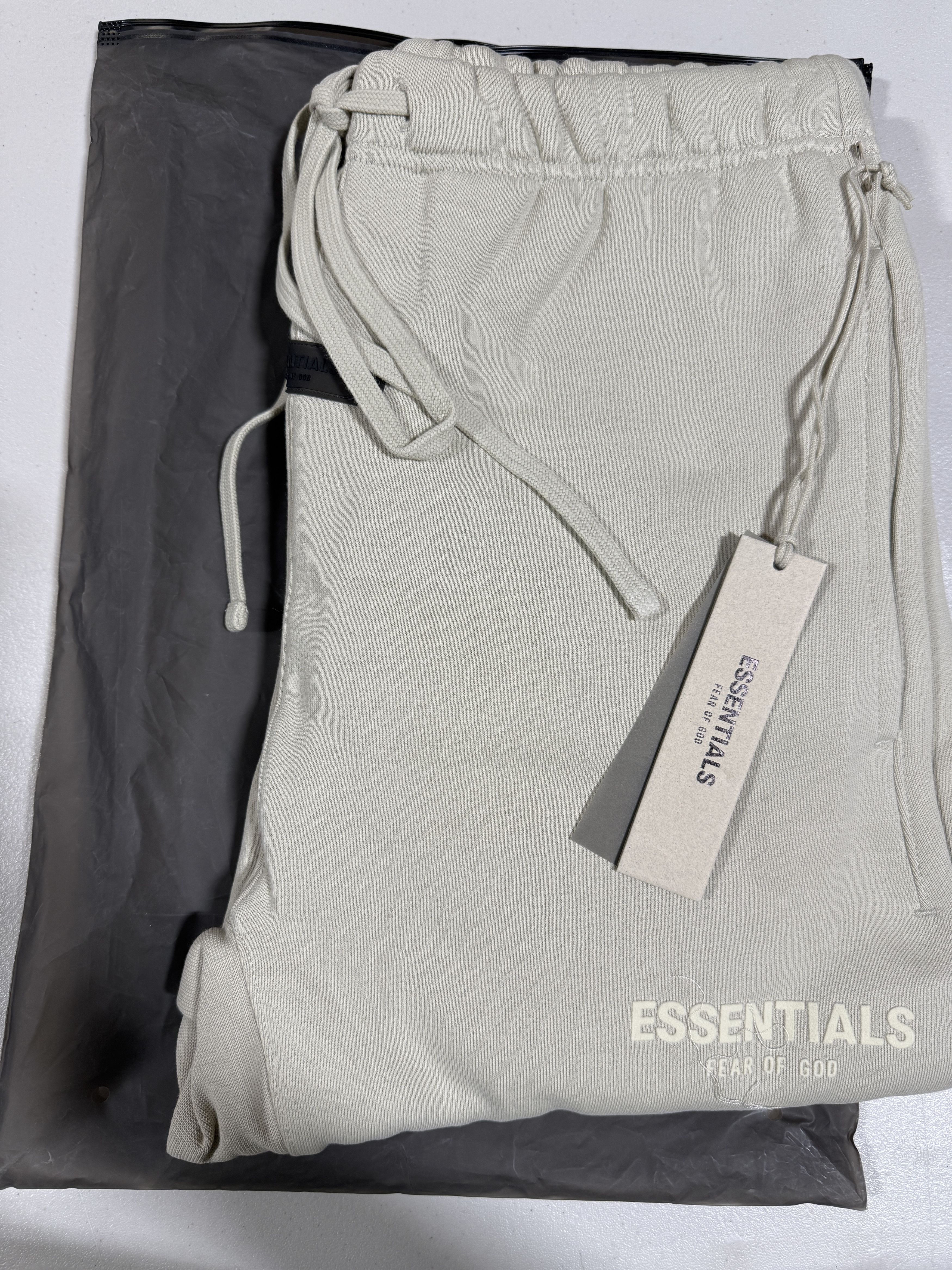Essentials × Fear of God Fear of God Essentials Relaxed Sweatpants Wheat Sz (S) Size US 32 / EU 48 - 4 Thumbnail