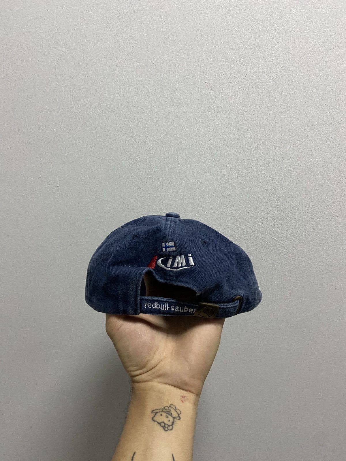 Red Bull × Vintage Red bull sauber Petronas racing cap vintage big logo Size ONE SIZE - 4 Thumbnail