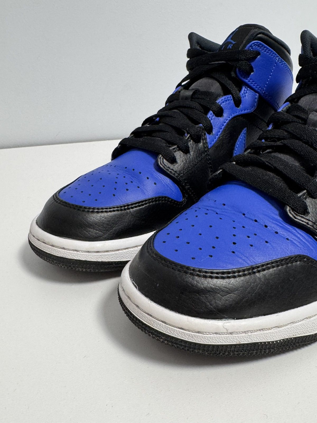 Jordan Brand Air Jordan 1 Mid Hyper Royal Size US 9 / EU 42 - 8 Thumbnail