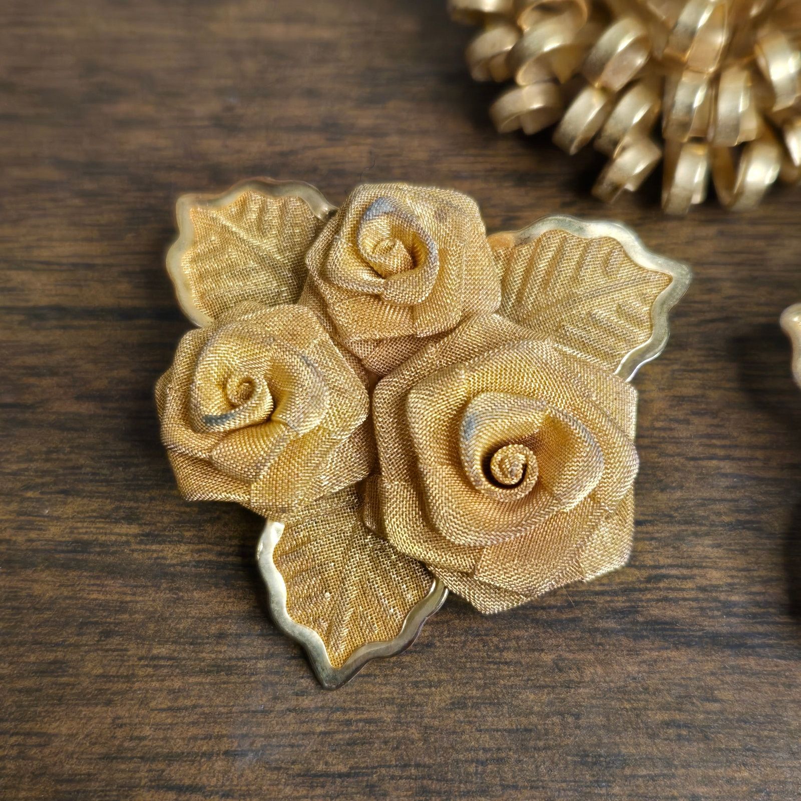 Vintage Vintage Crown Trifari Style Gold Tone Flower Brooch Set Size ONE SIZE - 4 Thumbnail
