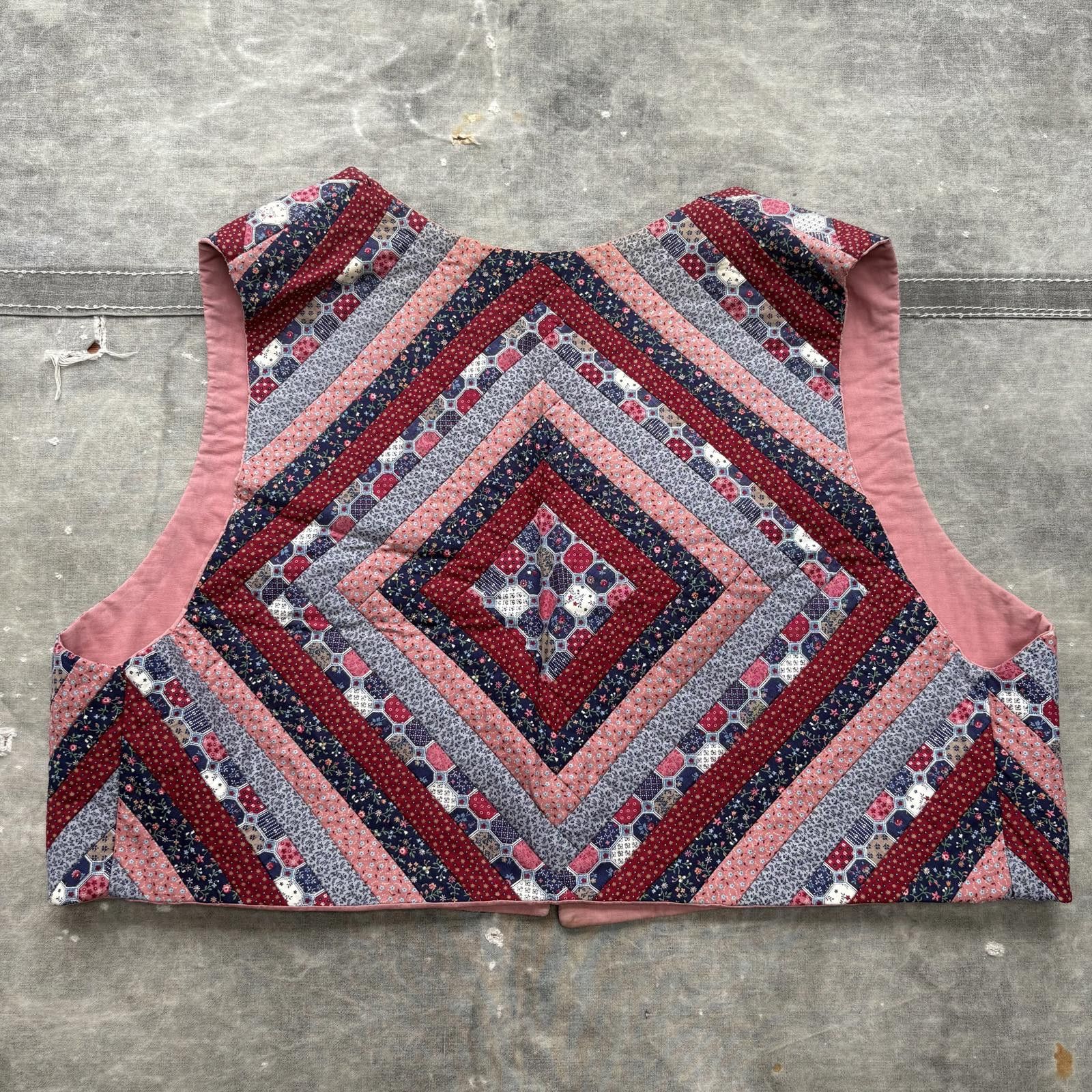 Handmade Vintage 1970s Handmade Reversible Floral Quilt Cottage Vest Size L / US 10 / IT 46 - 2 Thumbnail