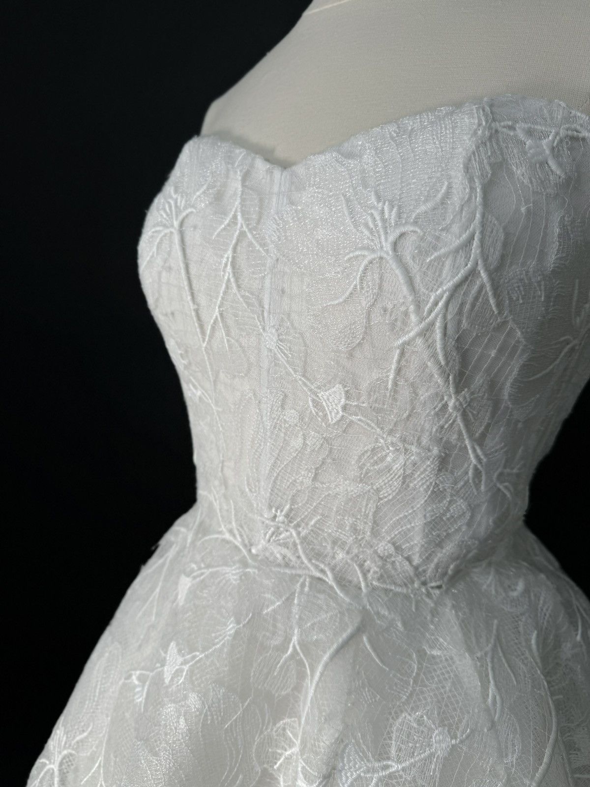 Other Preloved US 2 Embroidery Lace Anna Augusta Bridal Gown Size XS / US 0-2 / IT 36-38 - 4 Thumbnail