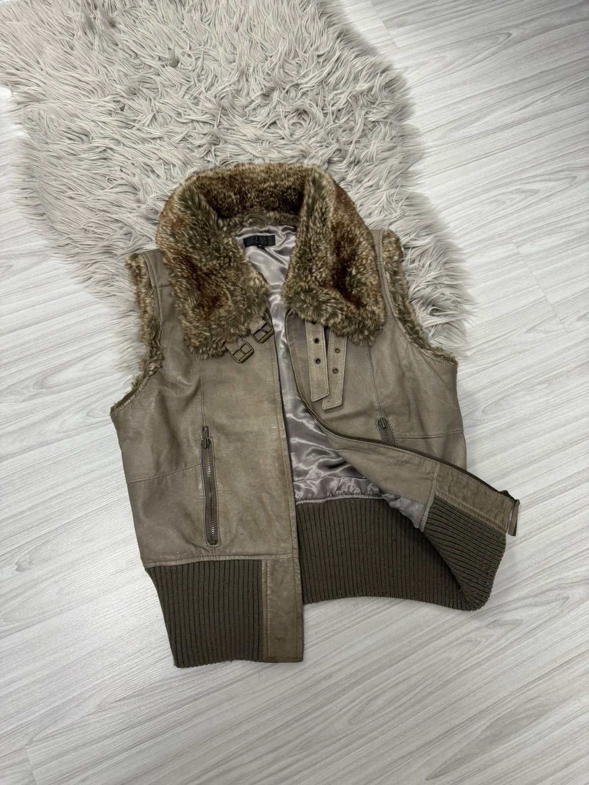 Japanese Brand × Vintage Vintage Leather Fur Bondage Vest Size L / US 10 / IT 46 - 13 Thumbnail