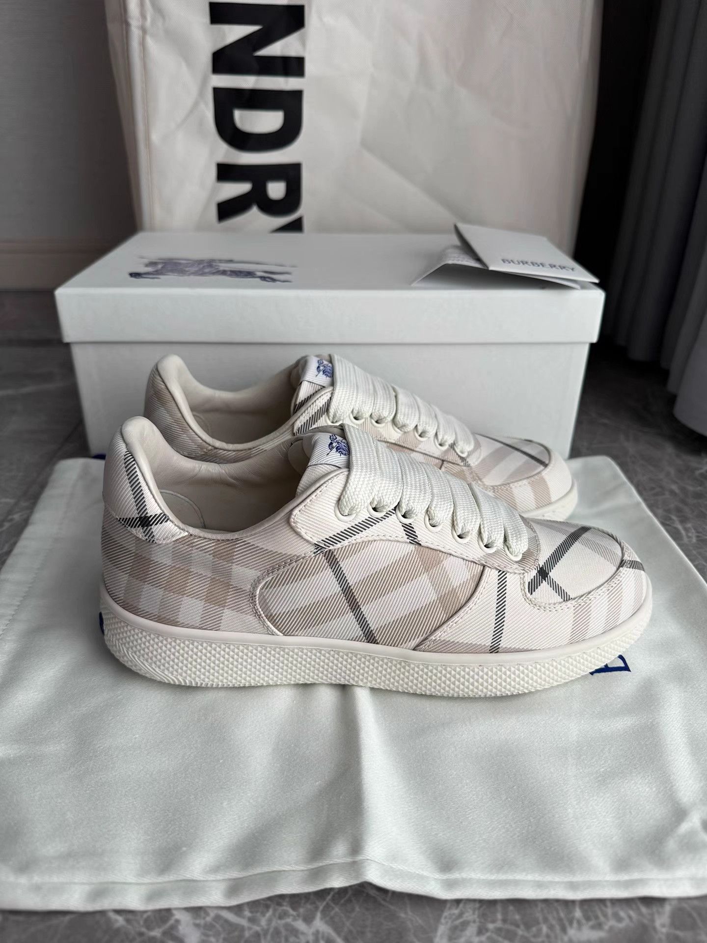 Burberry Burberry Terrace Check Sneakers K6 Size US 6 / IT 36 - 2 Thumbnail