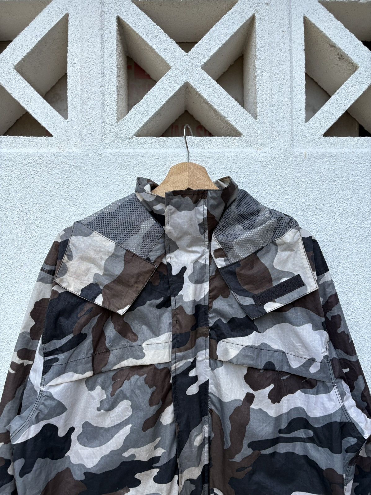 Japanese Brand Even River Camouflage Hooded Windbreaker Jacket Size US L / EU 52-54 / 3 - 4 Thumbnail