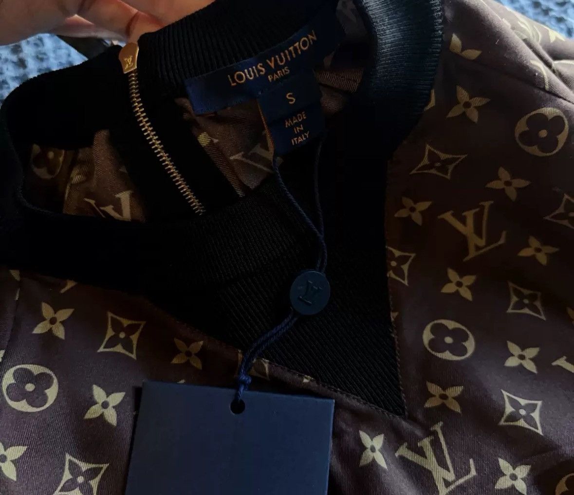 Louis Vuitton Louis Vuitton Full logo top jacket Size US S / EU 44-46 / 1 - 3 Thumbnail