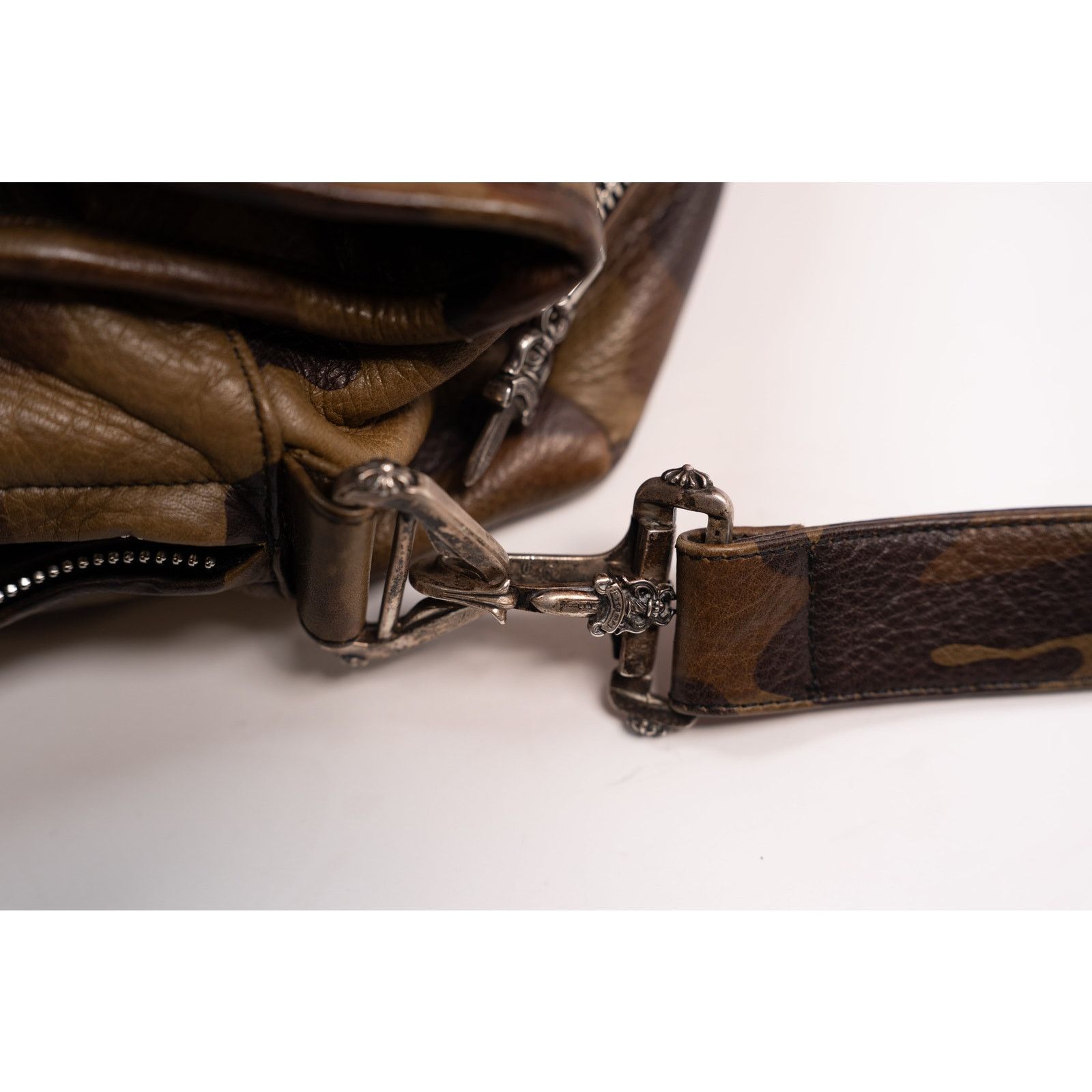 Chrome Hearts 1/1 XL Camo Leather Messenger Bag With Black Cross Patches Size ONE SIZE - 6 Thumbnail