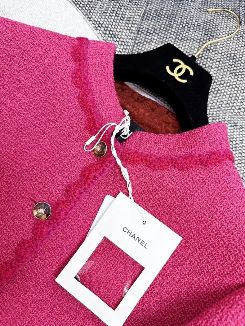 Chanel Chanel Pink Tweed Jacket with Crystal Buttons Size M / US 6-8 / IT 42-44 - 4 Thumbnail