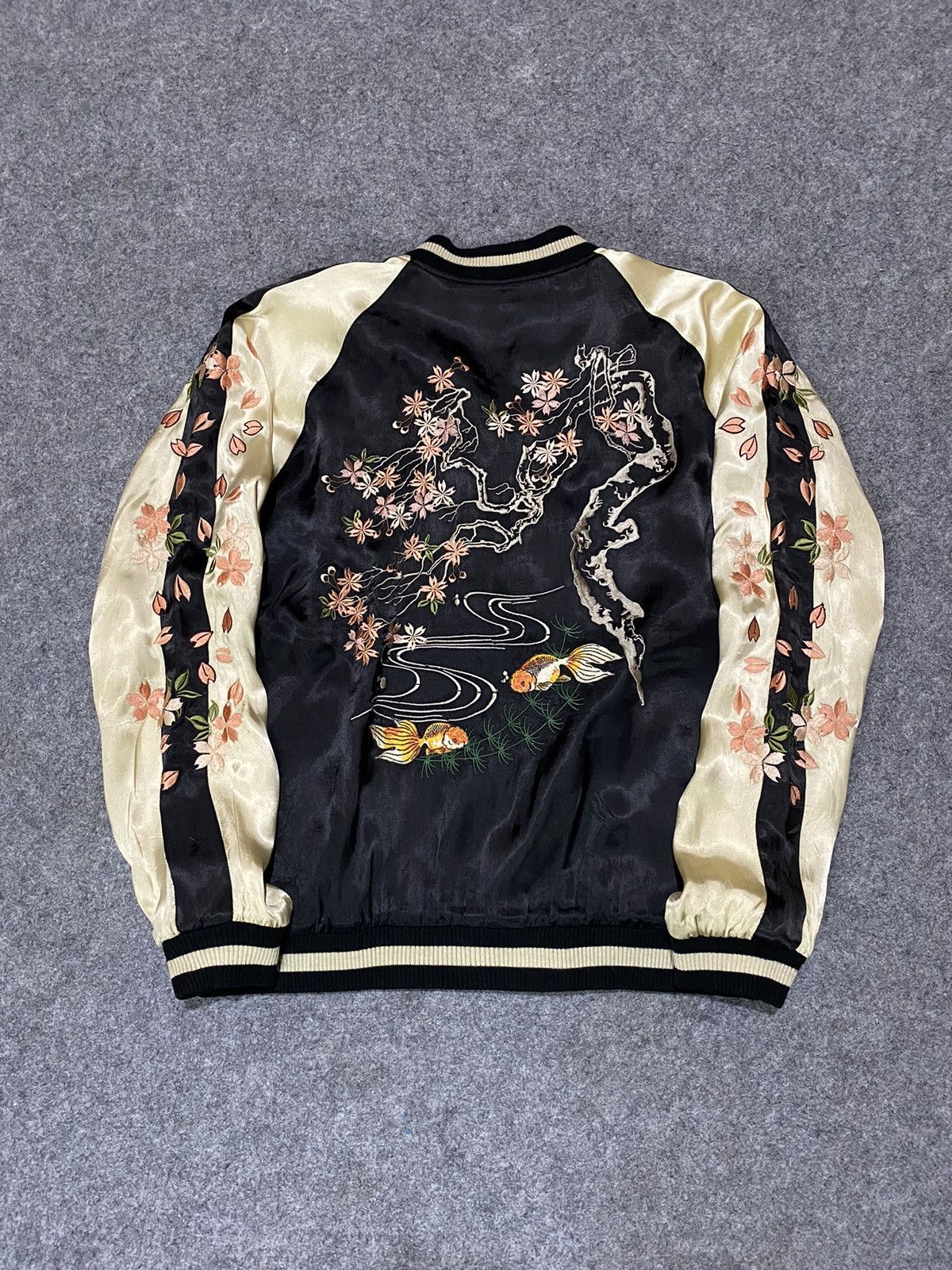 Japanese Brand Vintage Sukajan Koi Embroidery Souvenir Jacket Size US L / EU 52-54 / 3 - 1 Thumbnail