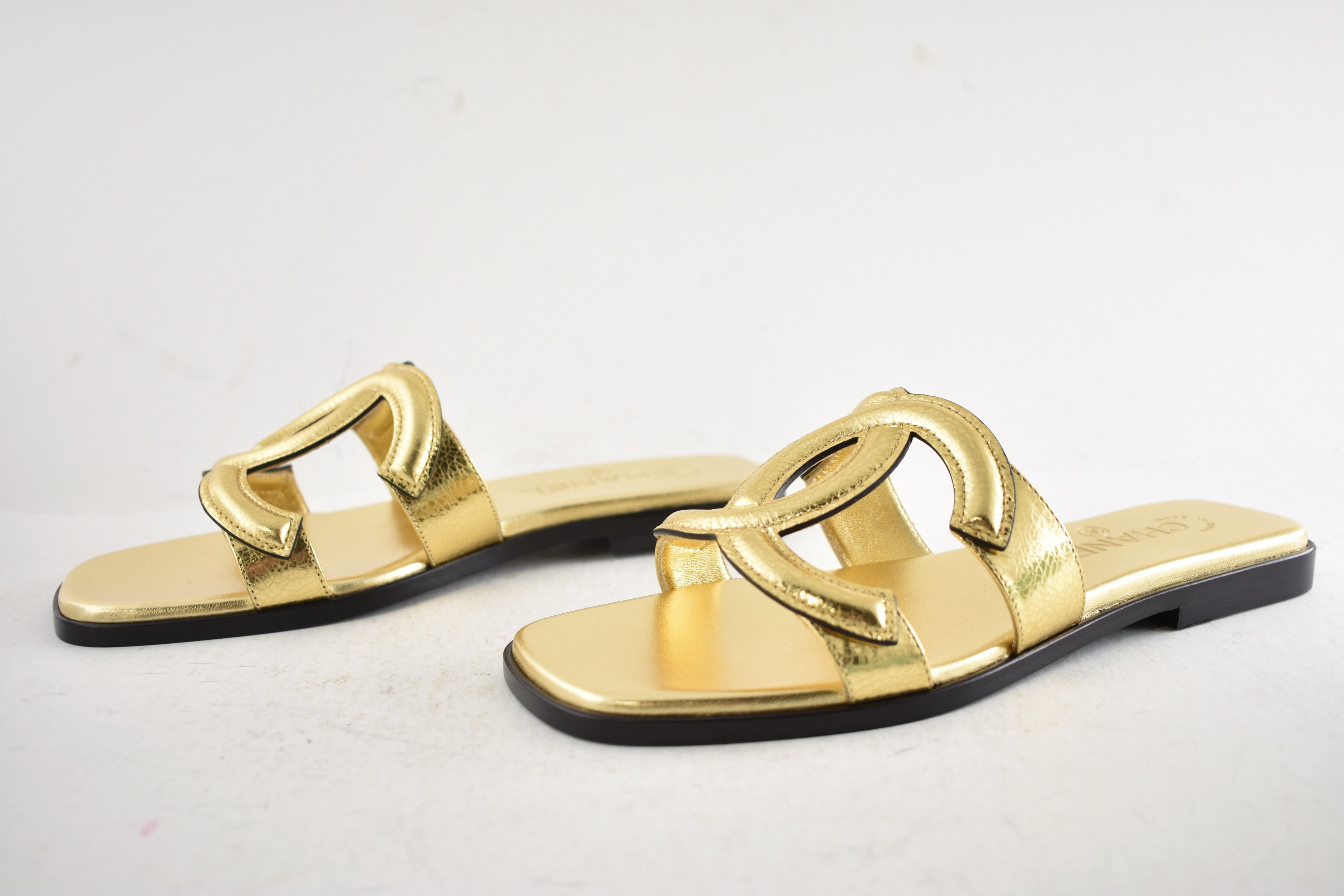 Chanel 26S Golden Leather XL CC Logo Mule Slide Flat Sandal 40 Size US 10 / IT 40 - 17 Thumbnail