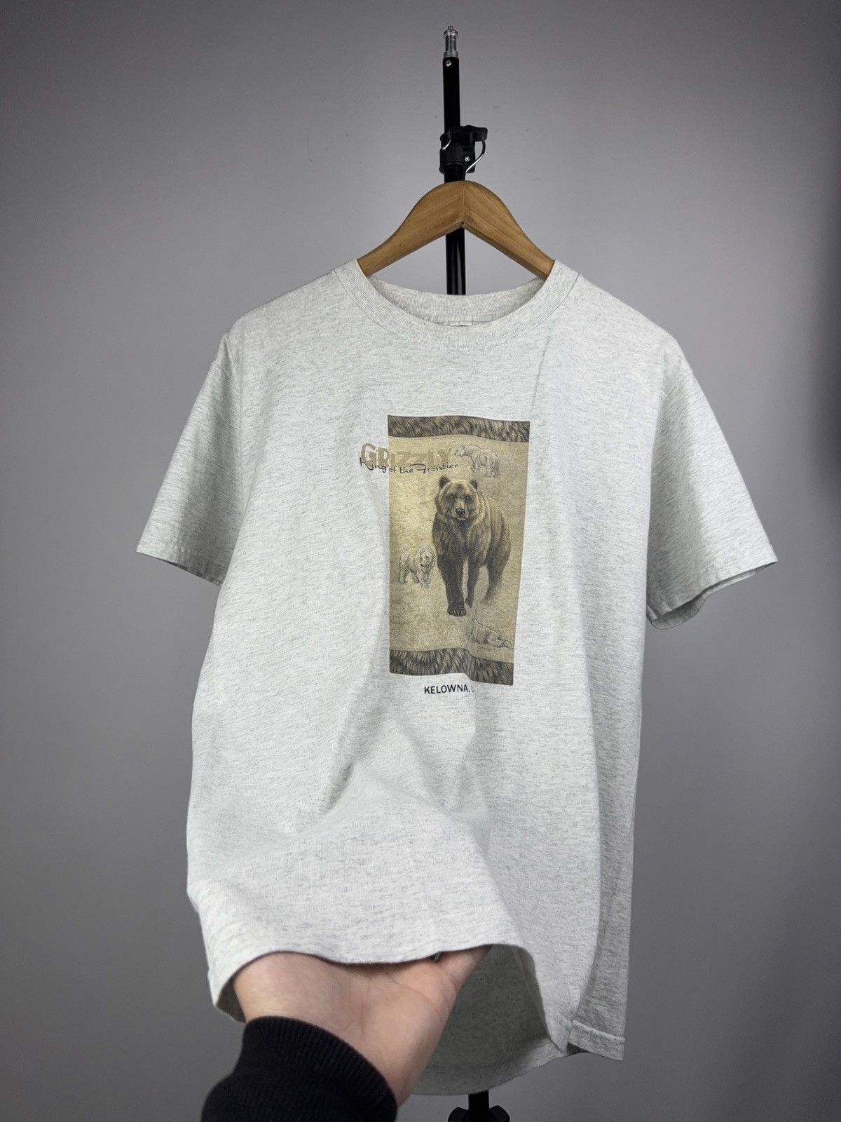 Vintage Vintage 90s Grizzly Bear Kelowna Canada Wildlife T-Shirt Size US L / EU 52-54 / 3 - 5 Thumbnail