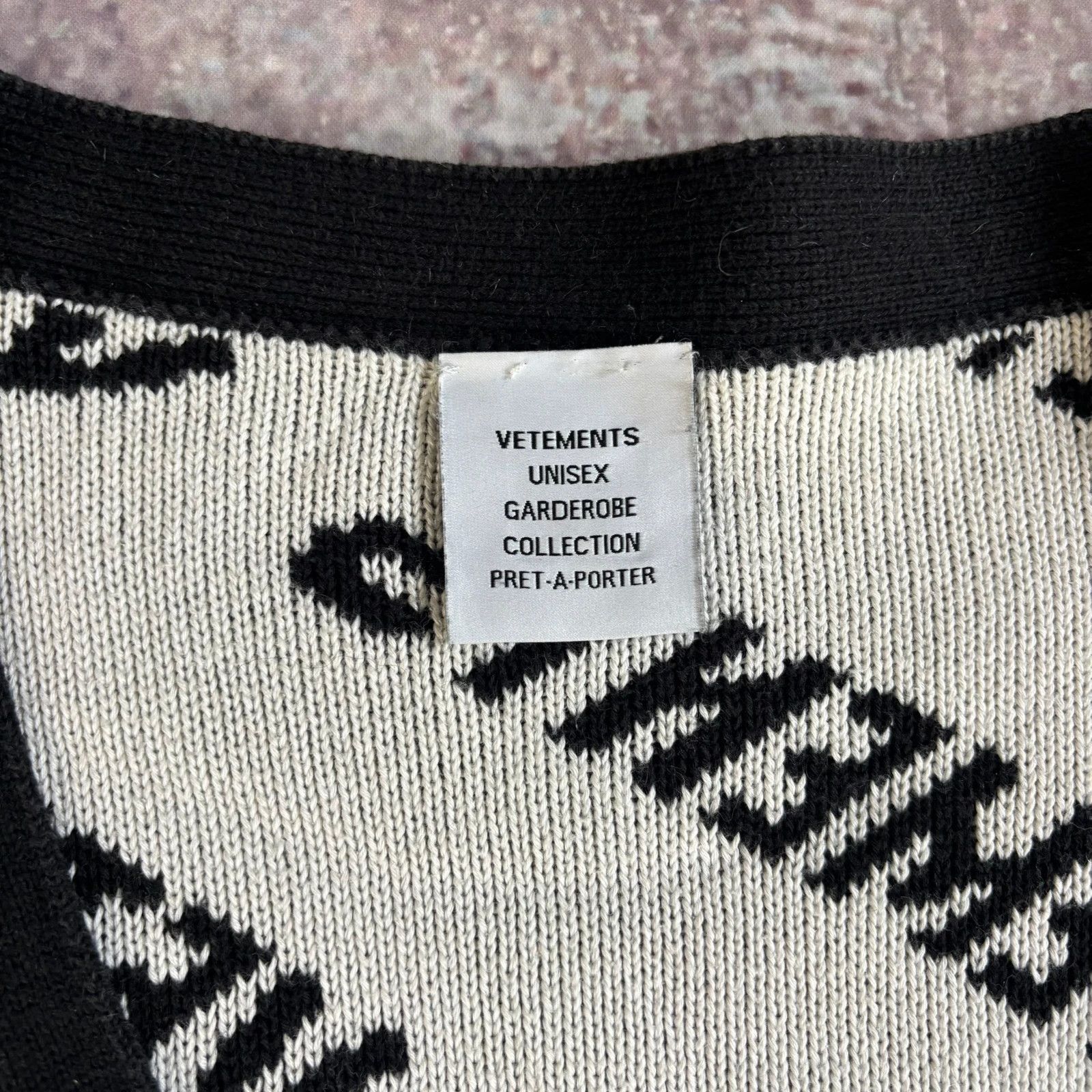 Vetements Vetements monogram logo cardigan Size US S / EU 44-46 / 1 - 3 Thumbnail