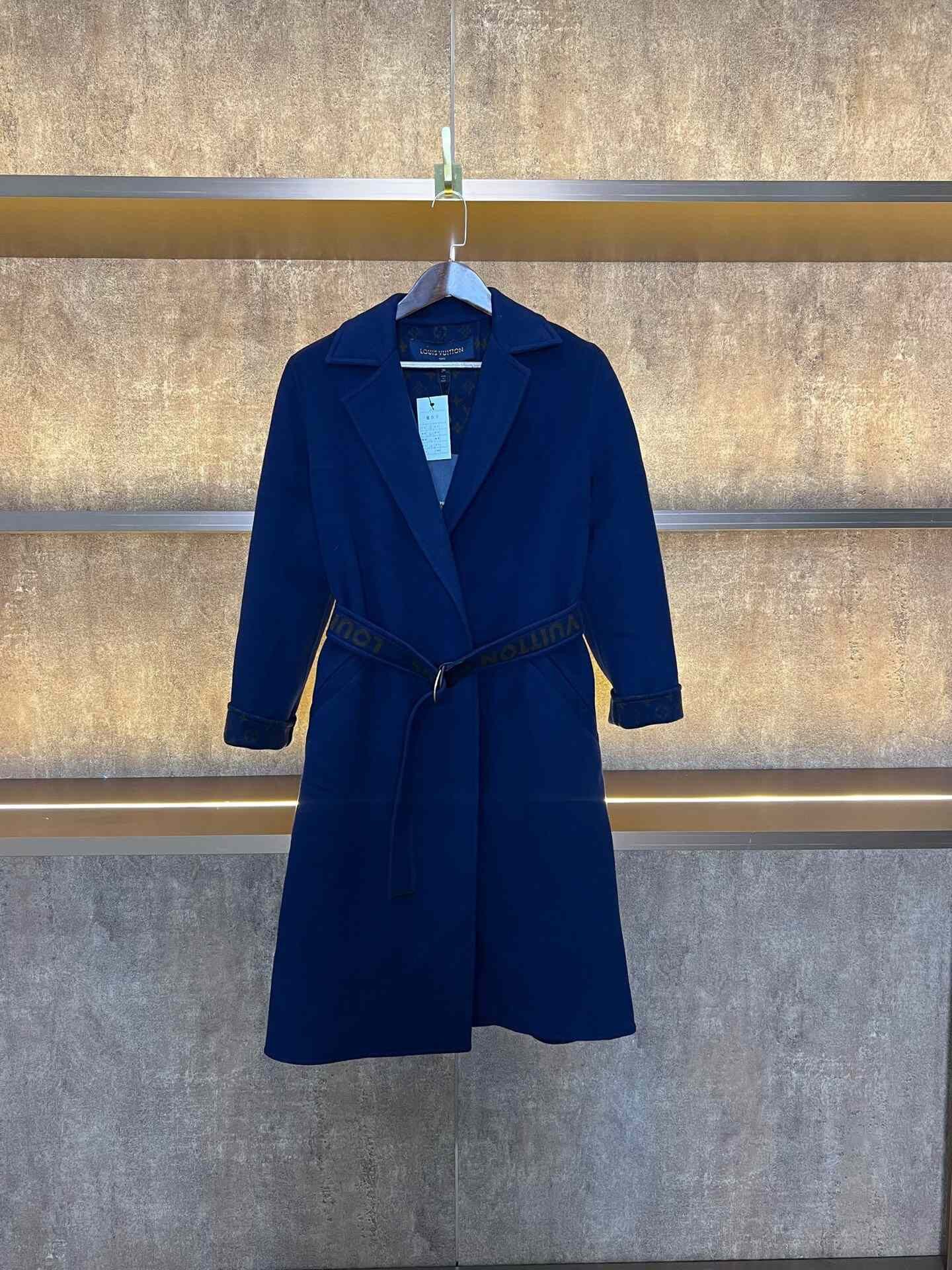 Louis Vuitton Louis Vuitton Monogram Lining Blue Coat Size S / US 4 / IT 40 - 1 Thumbnail