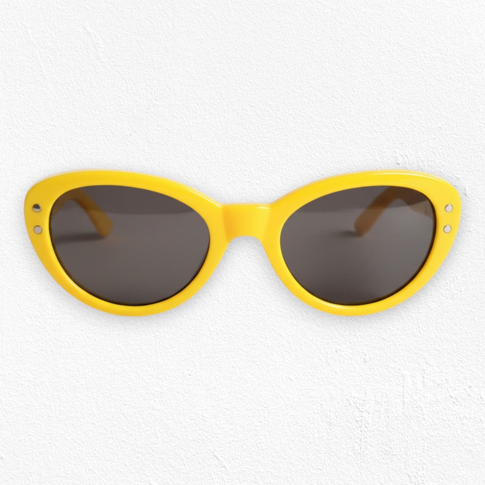 Vintage 1950s Yellow Mod Cat Eye Sunglasses Bold Oval Frame Size ONE SIZE - 1 Thumbnail