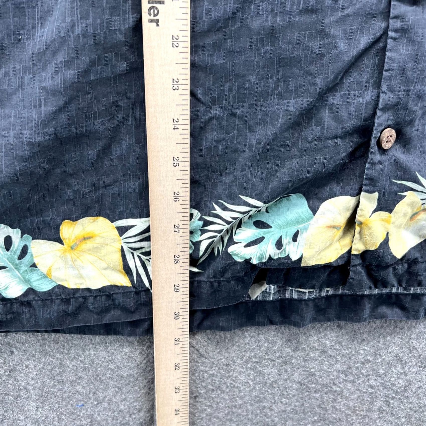 Tommy Bahama VINTAGE Tommy Bahama Shirt Mens M Black Button-Down Floral Hawaiian Camp Paradise Shirt Size US M / EU 48-50 / 2 - 4 Thumbnail